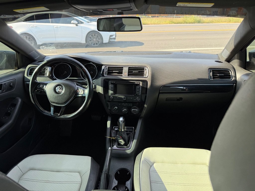 Used 2015 Volkswagen Jetta Sport FWD image 20