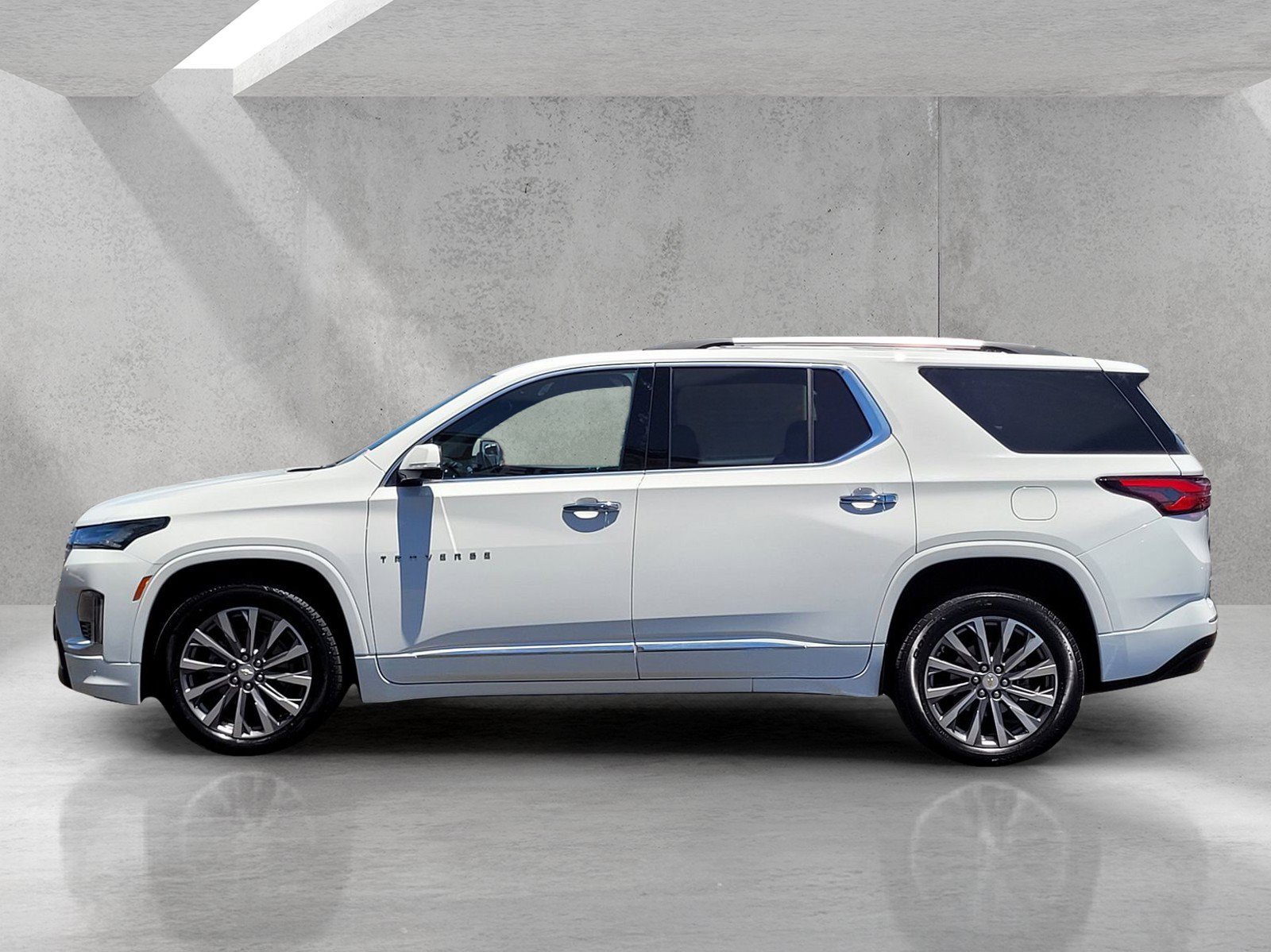 Used 2023 Chevrolet Traverse Premier AWD/4WD image 8