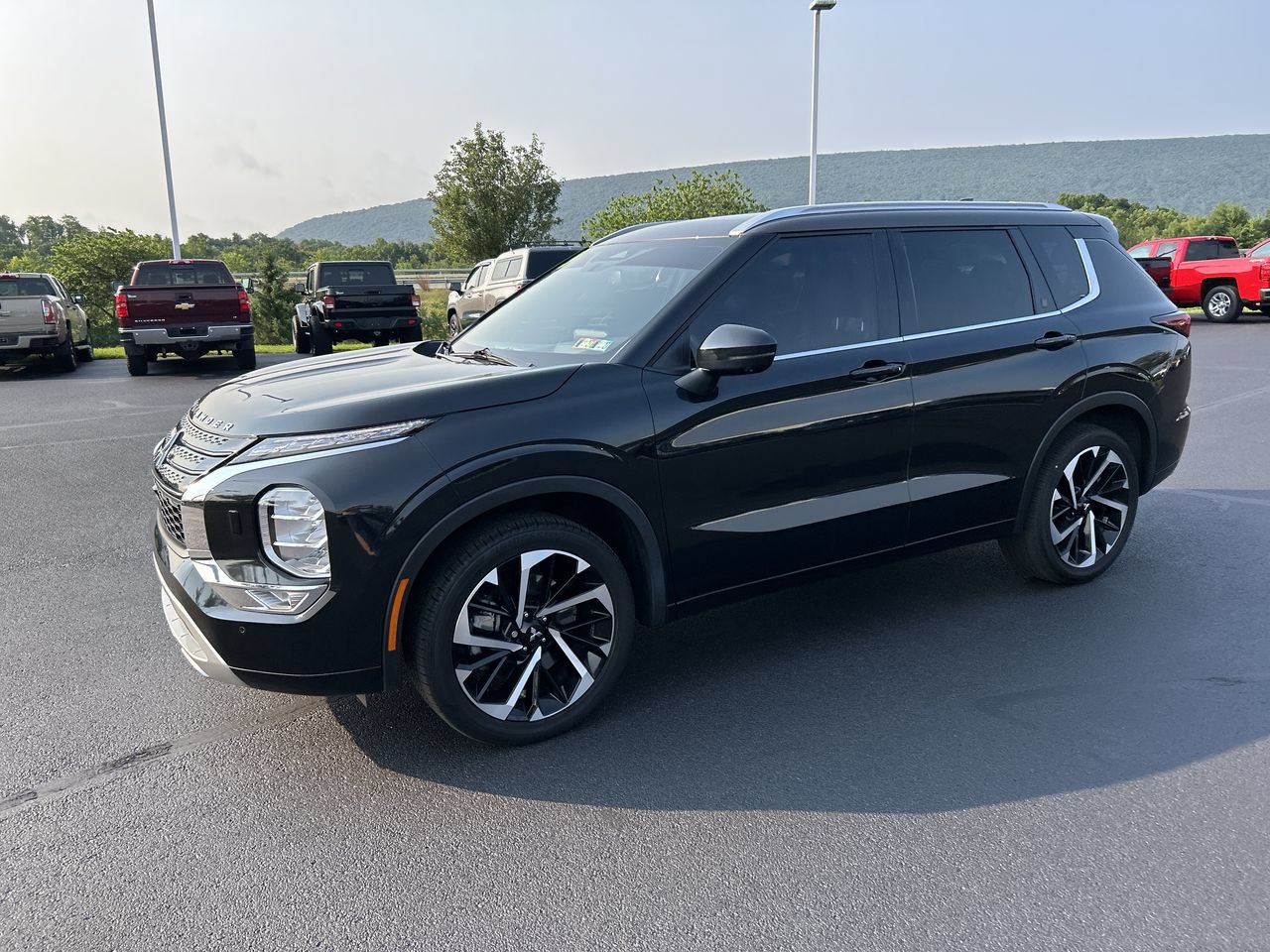 Used 2023 Mitsubishi Outlander SEL AWD/4WD video 3