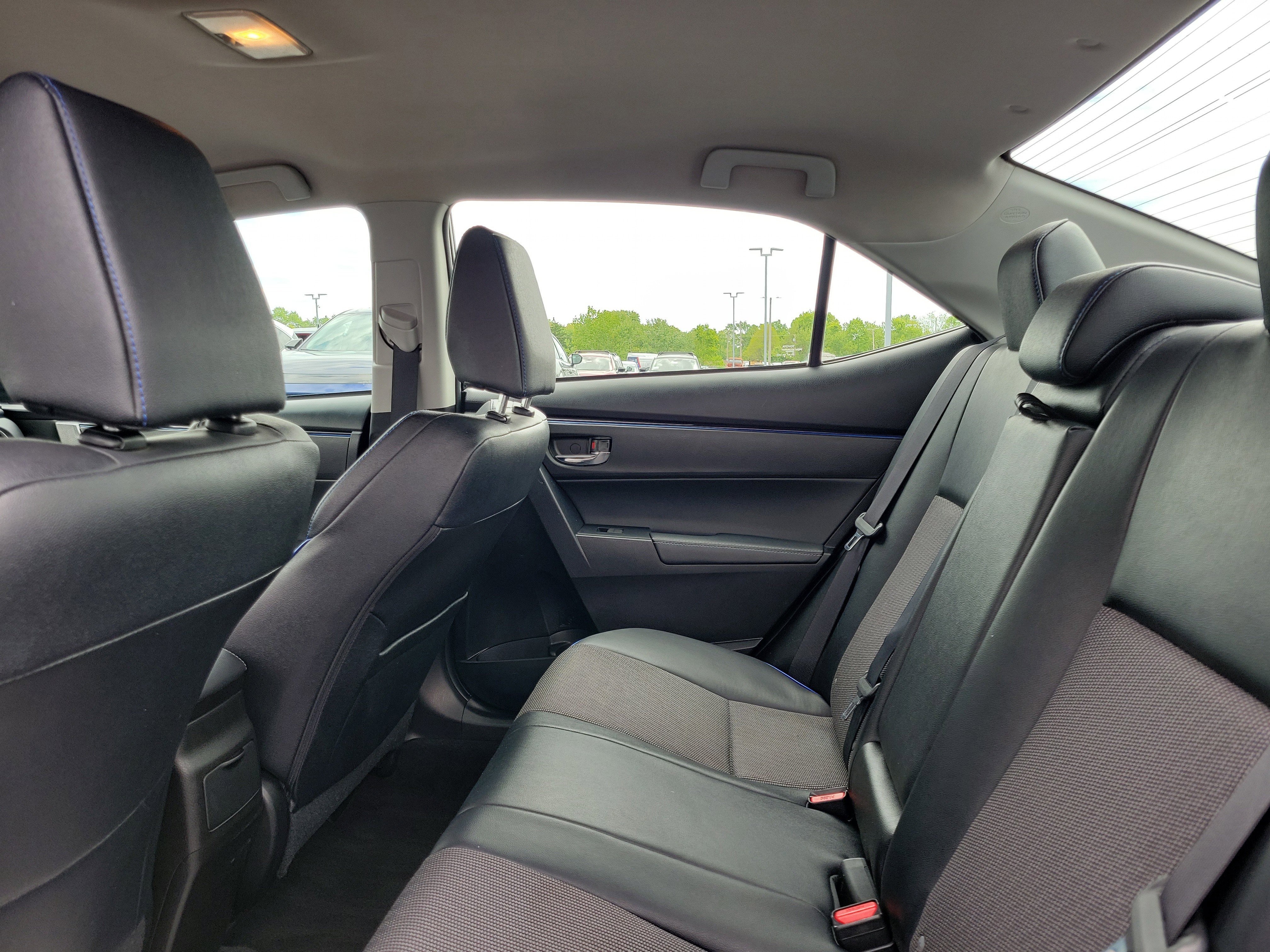 Used 2017 Toyota Corolla SE FWD image 11