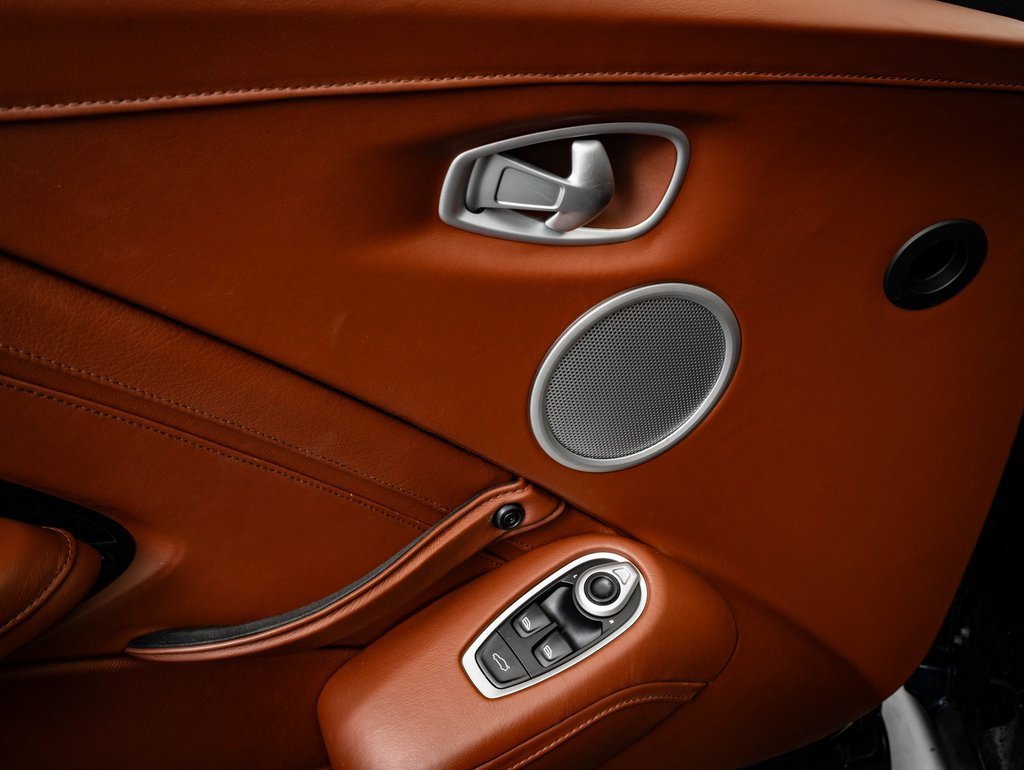 Used 2020 Aston Martin V8 Vantage Coupe image 30