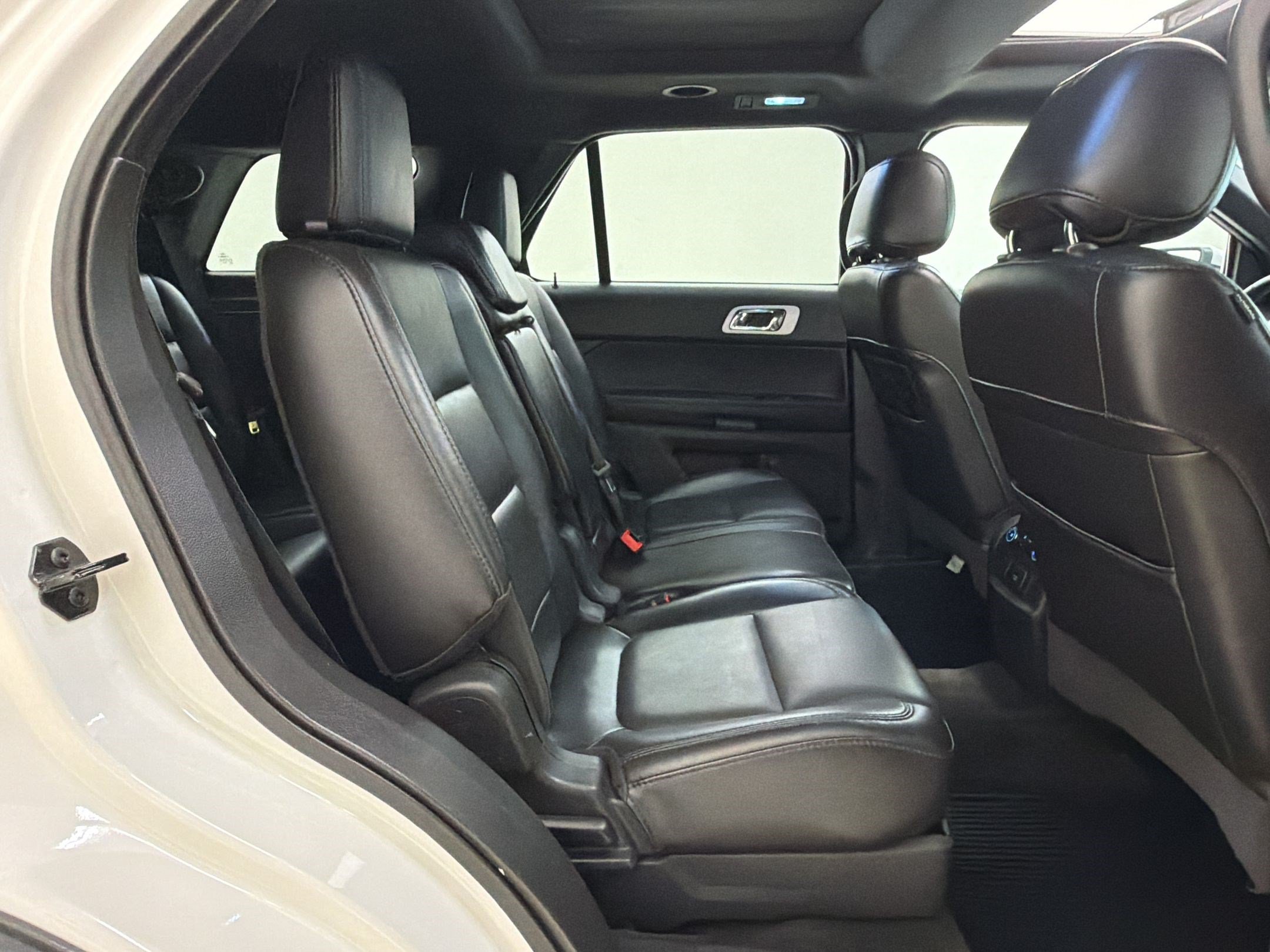 Used 2014 Ford Explorer Limited w/ Equipment Group 301A AWD/4WD image 32