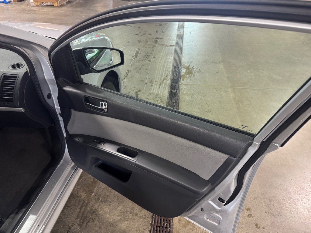 Used 2011 Nissan Sentra 2.0 SR FWD image 21