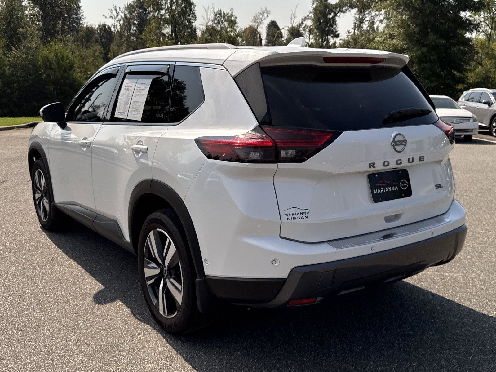 Used 2025 Nissan Rogue SL w/ SL Premium Package FWD image 5