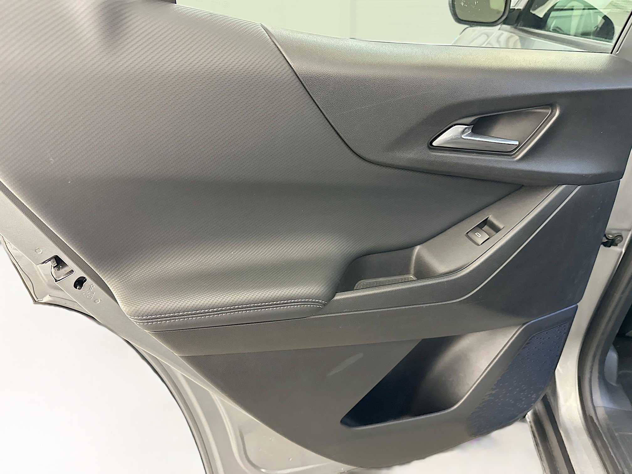 Used 2025 Chevrolet Equinox LT image 27