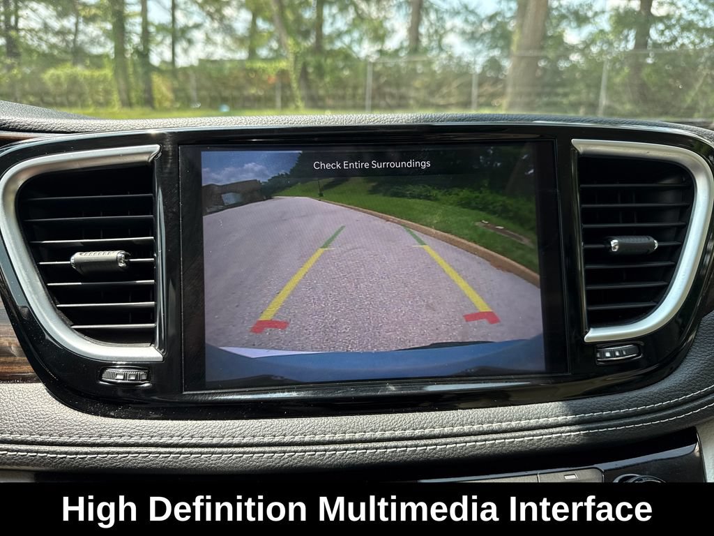 Used 2021 Chrysler Pacifica Limited w/ Uconnect Theater Family Group FWD image 20