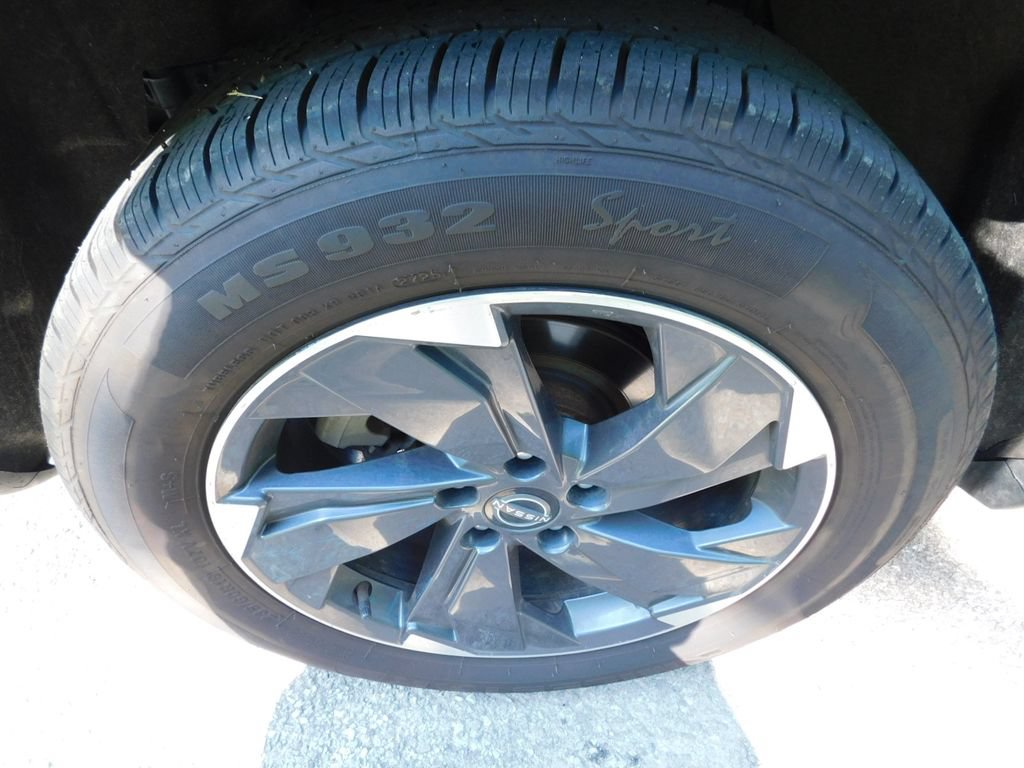 Used 2025 Nissan Rogue SV FWD image 6