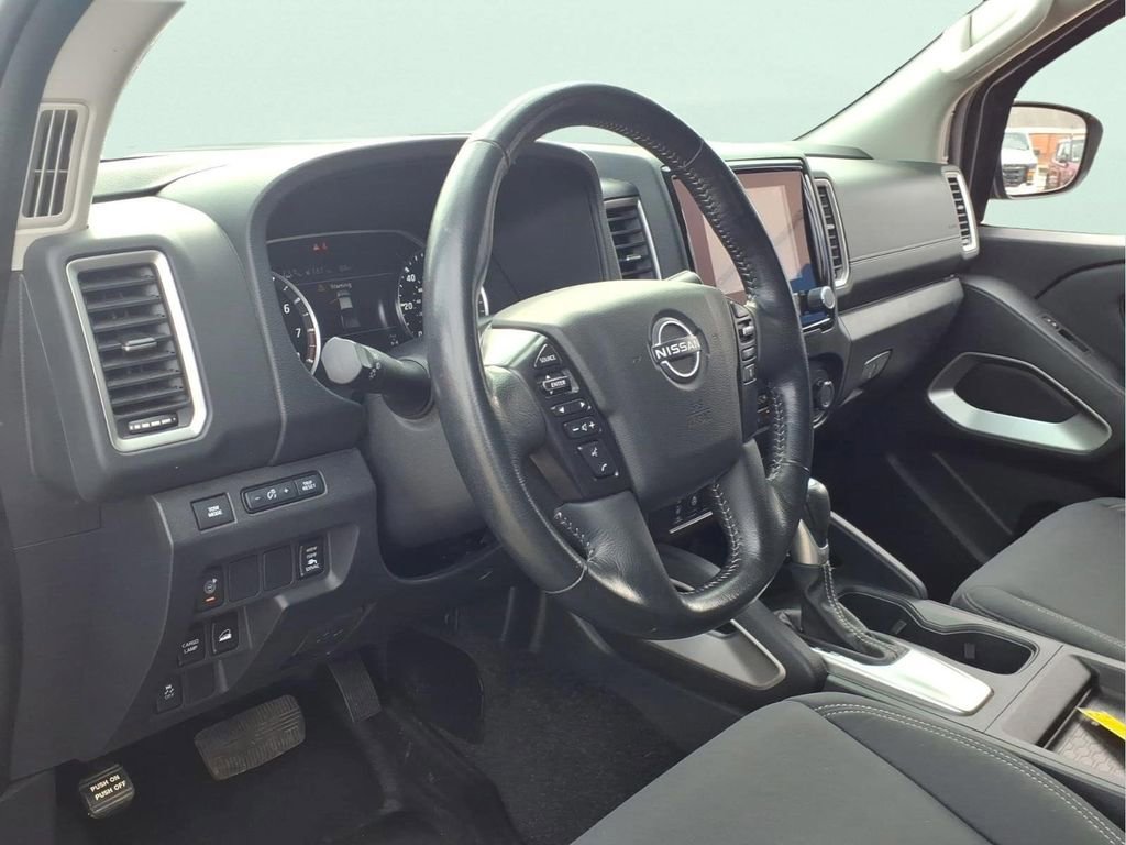 Used 2022 Nissan Frontier SV image 14