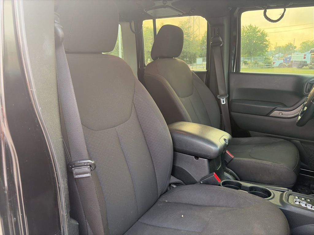 Used 2018 Jeep Wrangler Unlimited Sport w/ Connectivity Group AWD/4WD image 11