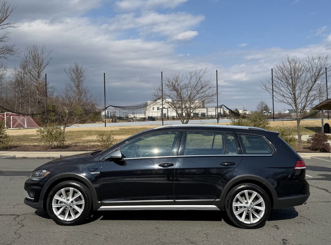 Used 2019 Volkswagen Golf Alltrack S image 2