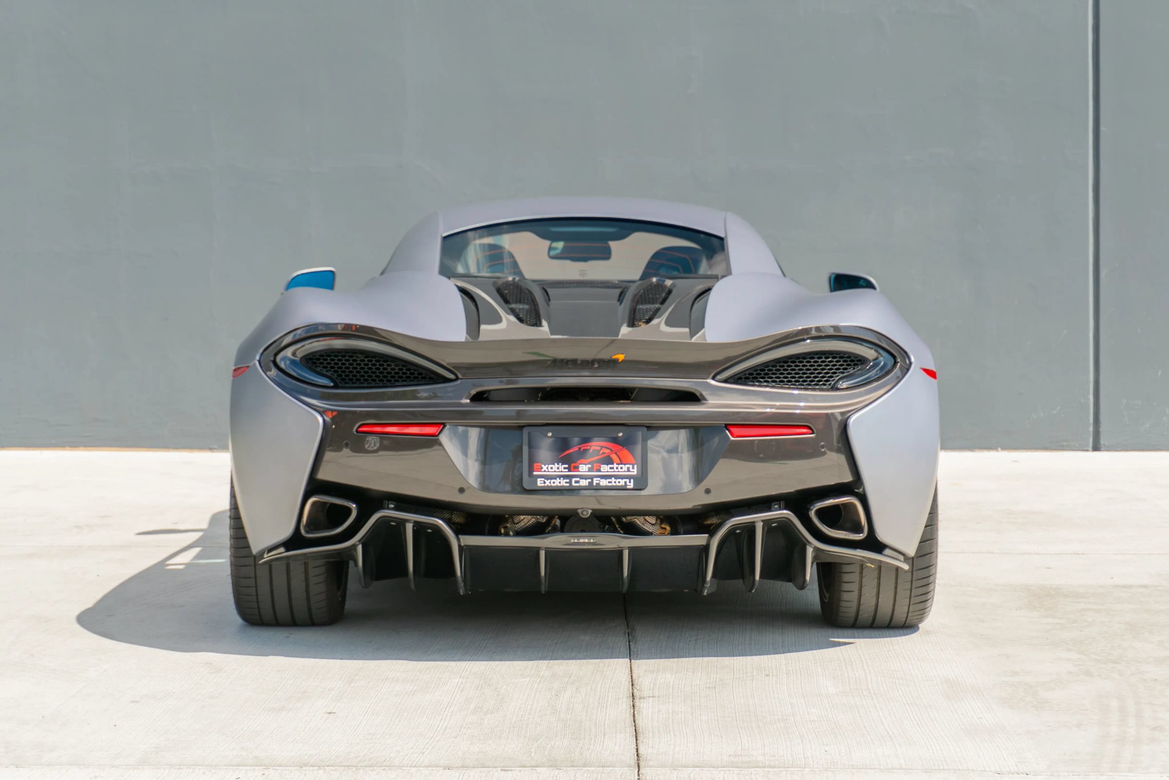 Used 2017 McLaren 570S Coupe RWD image 8