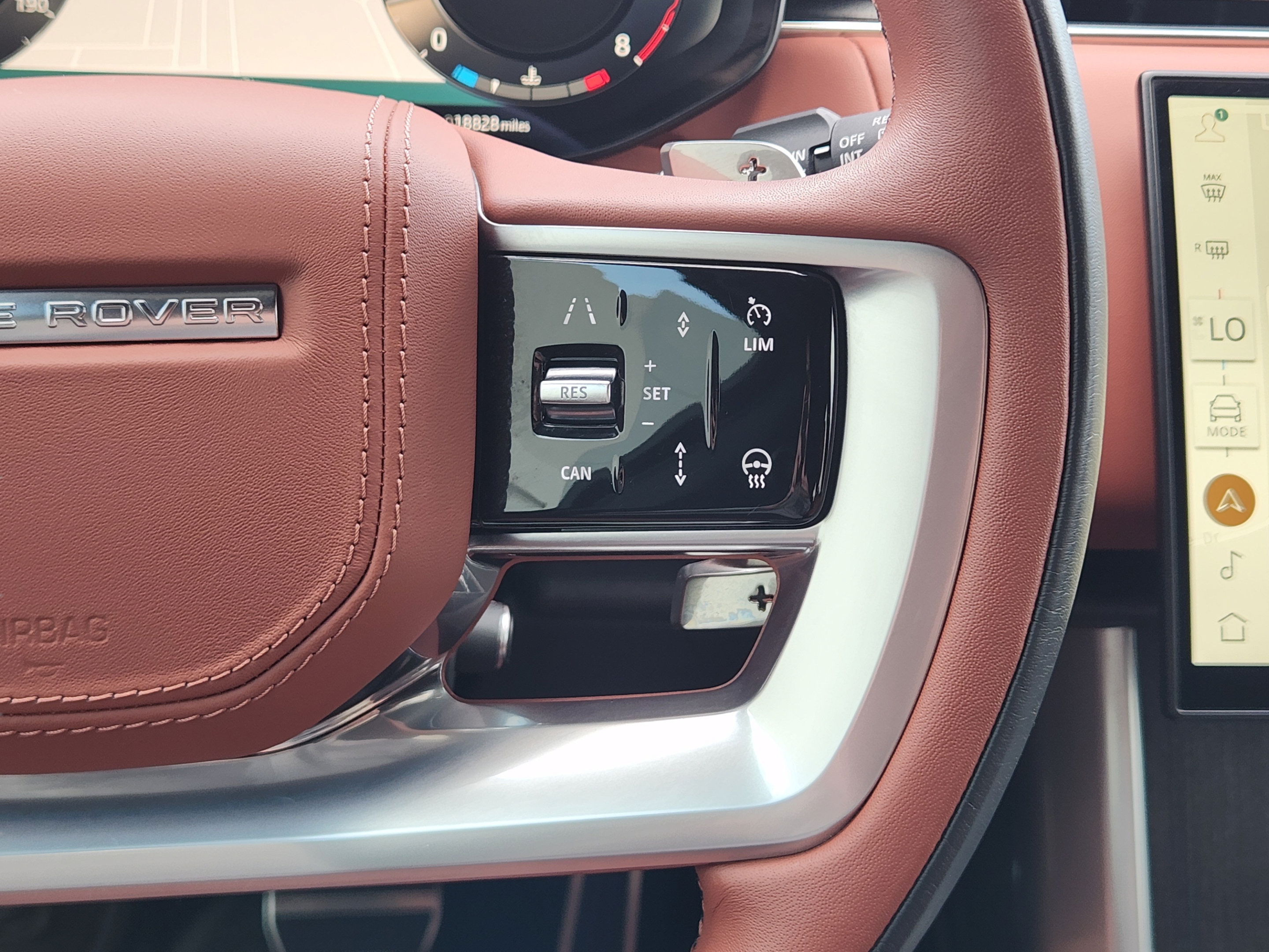 Certified 2025 Land Rover Range Rover SV AWD/4WD image 23