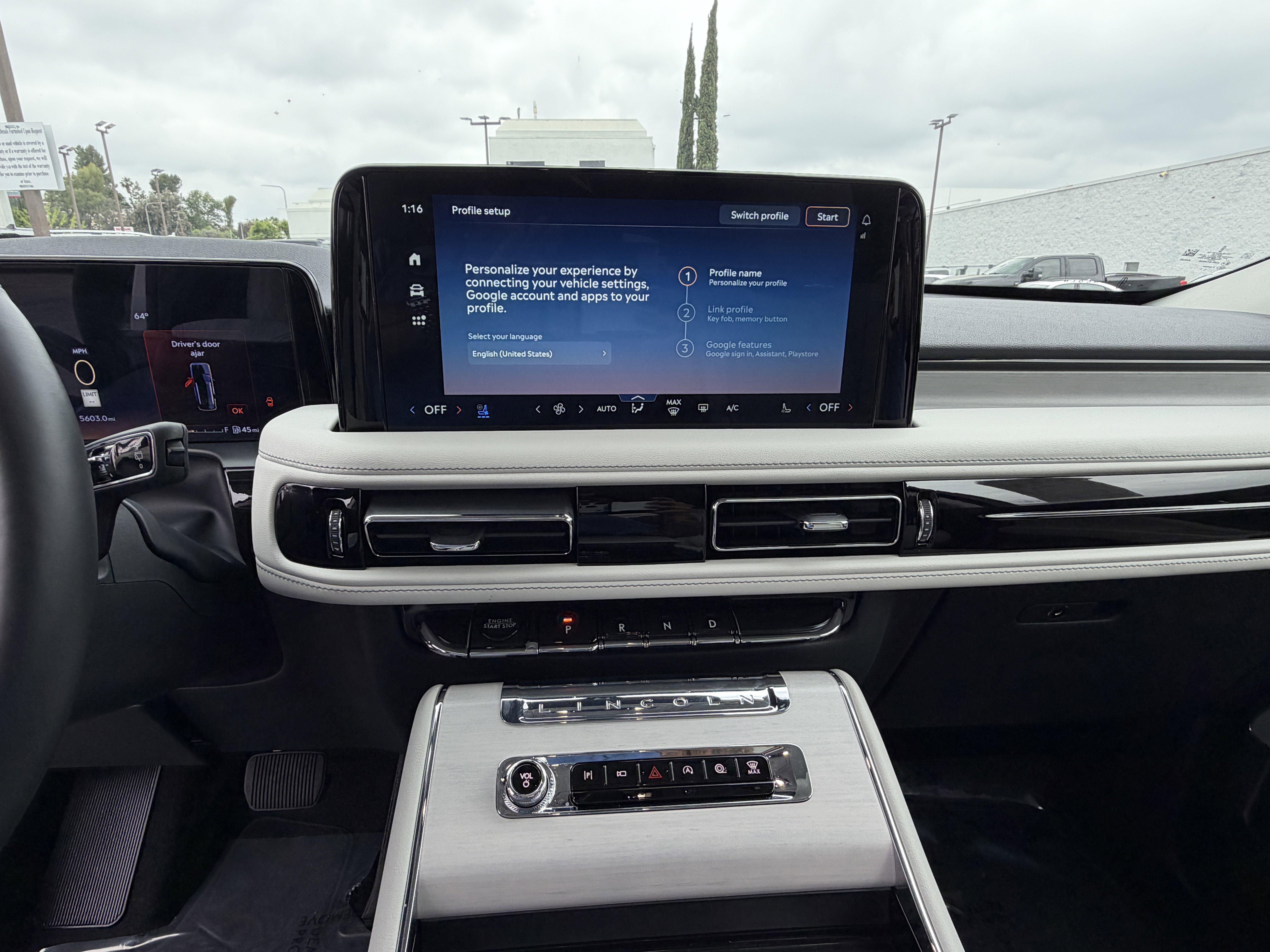 Used 2025 Lincoln Aviator Reserve w/ Equipment Group 201A AWD/4WD image 17