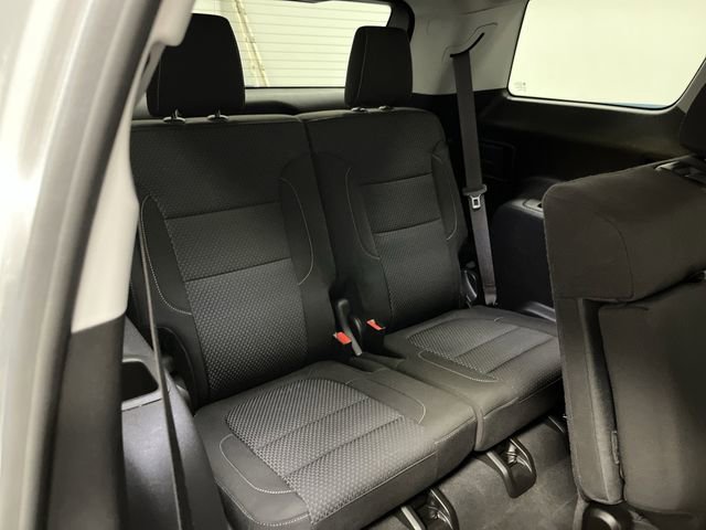 Used 2023 GMC Acadia SLE image 32