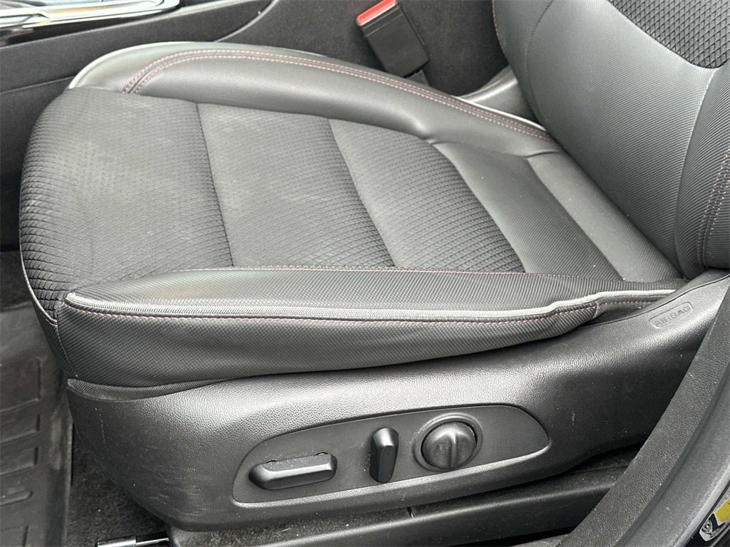 Used 2022 Chevrolet TrailBlazer RS w/ Sun and Liftgate Package image 18