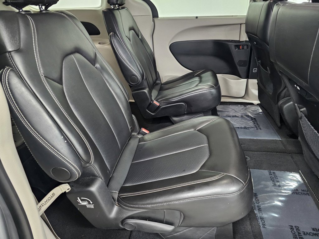 Used 2024 Chrysler Pacifica Touring-L FWD image 23