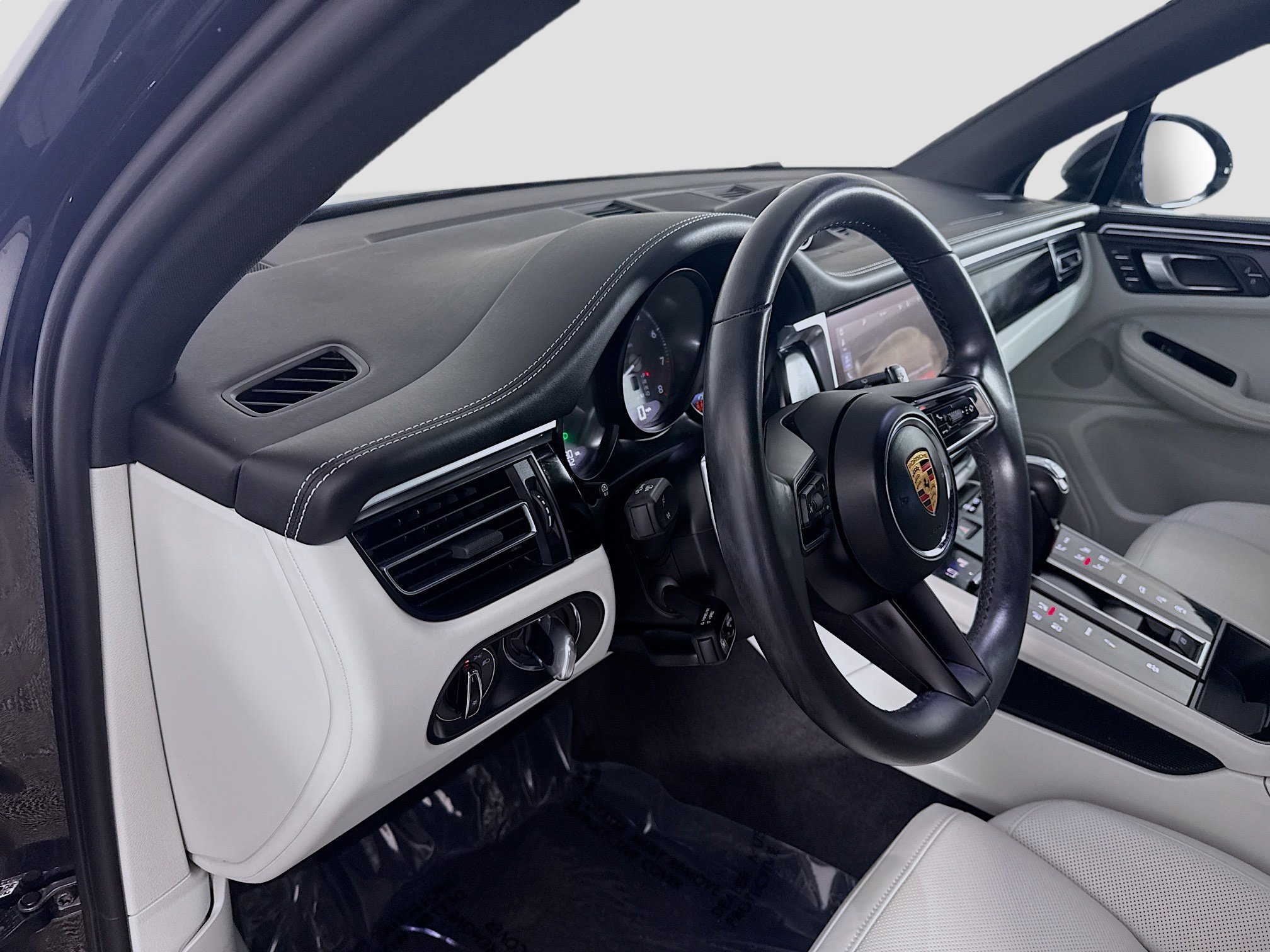 Used 2023 Porsche Macan S image 22