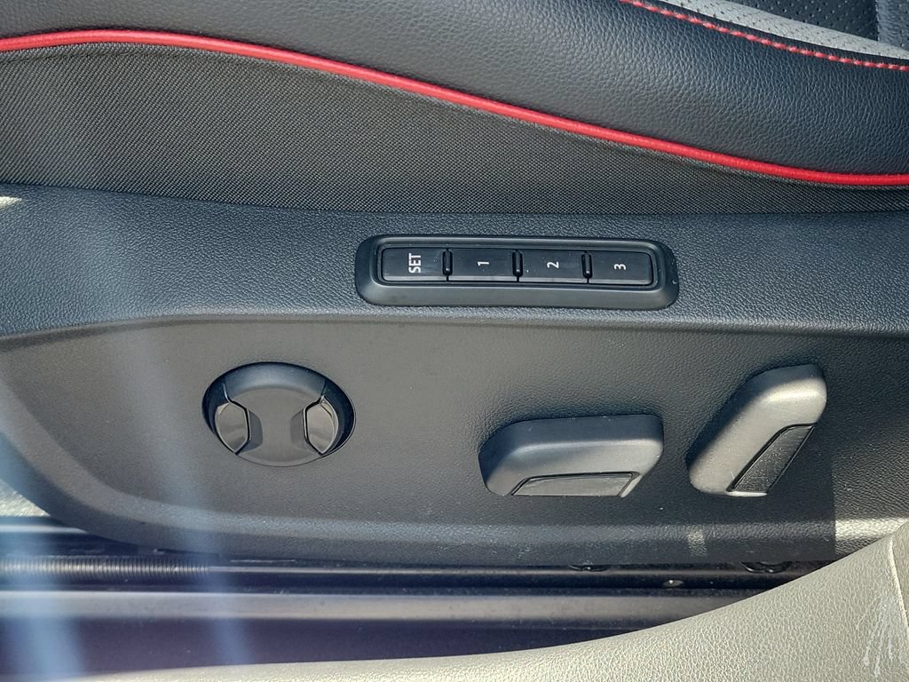 Used 2022 Volkswagen GTI SE FWD image 19