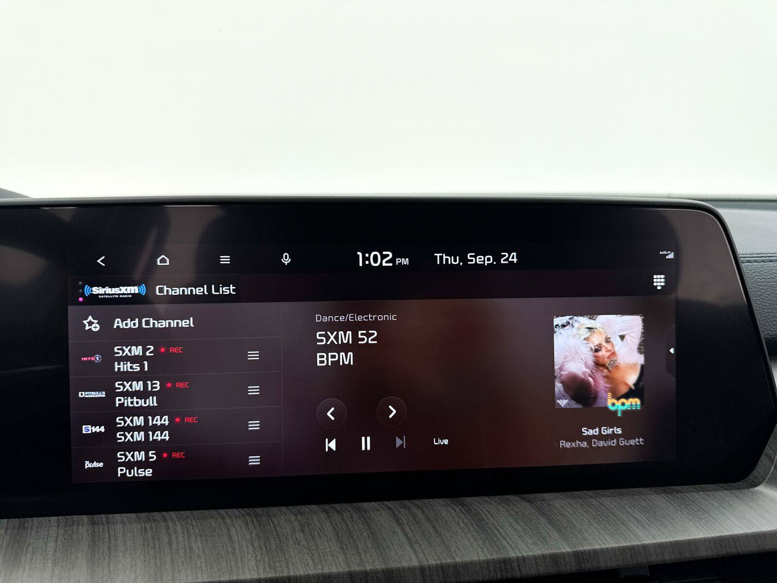 Used 2024 Kia Telluride EX w/ EX Captain's Chair Package FWD image 25