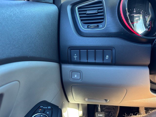 Used 2016 Kia Sedona LX w/ LX Essentials Premium Package FWD image 23
