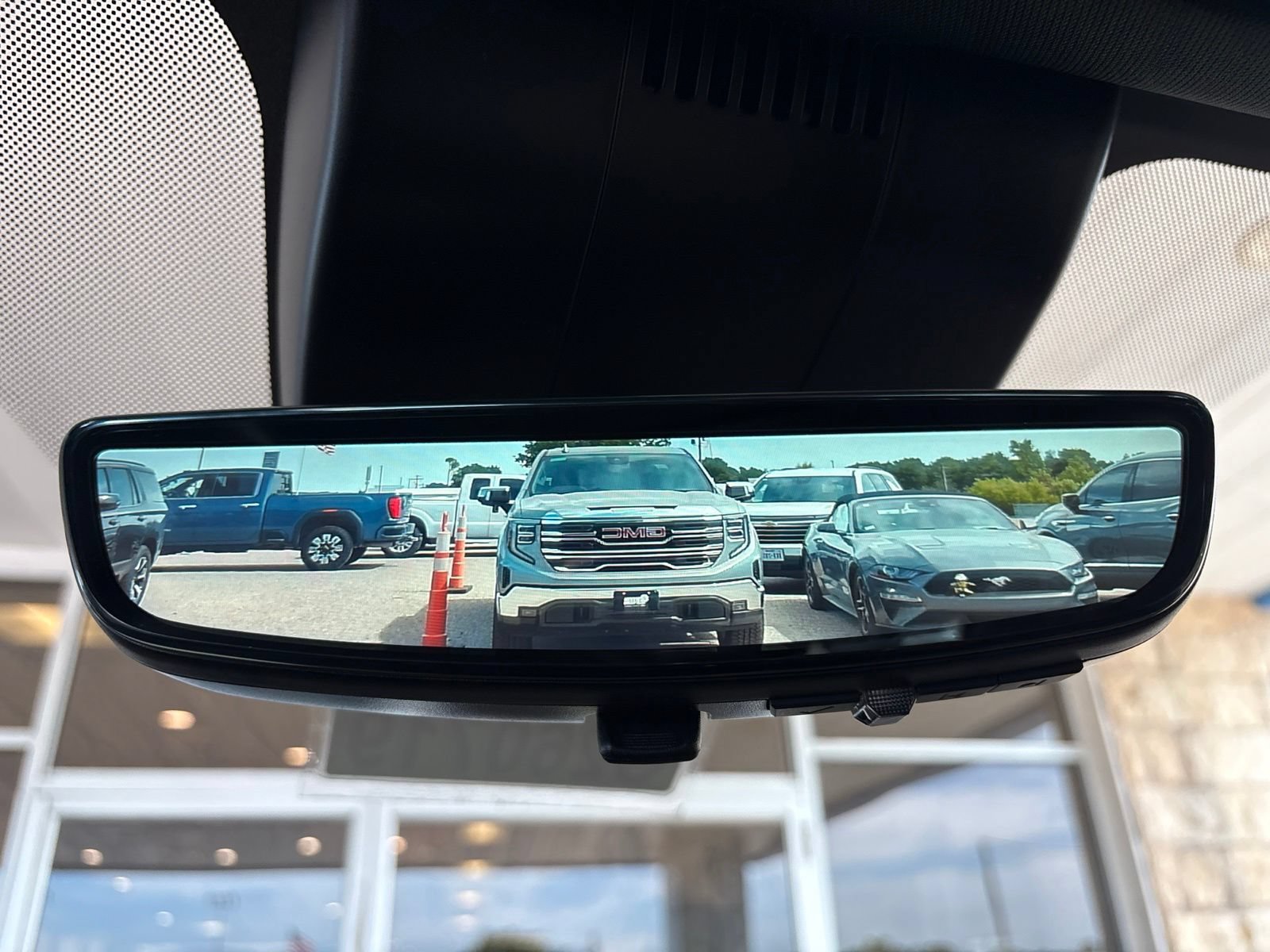 New 2026 GMC Yukon XL AT4 w/ AT4 Premium Plus Package AWD/4WD image 31