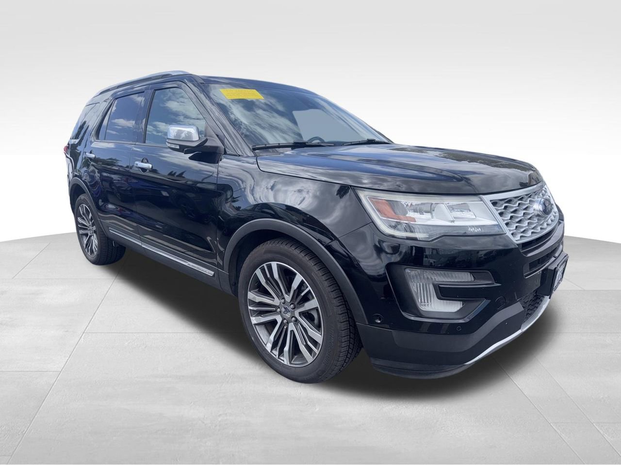 Used 2017 Ford Explorer Platinum AWD/4WD image 2