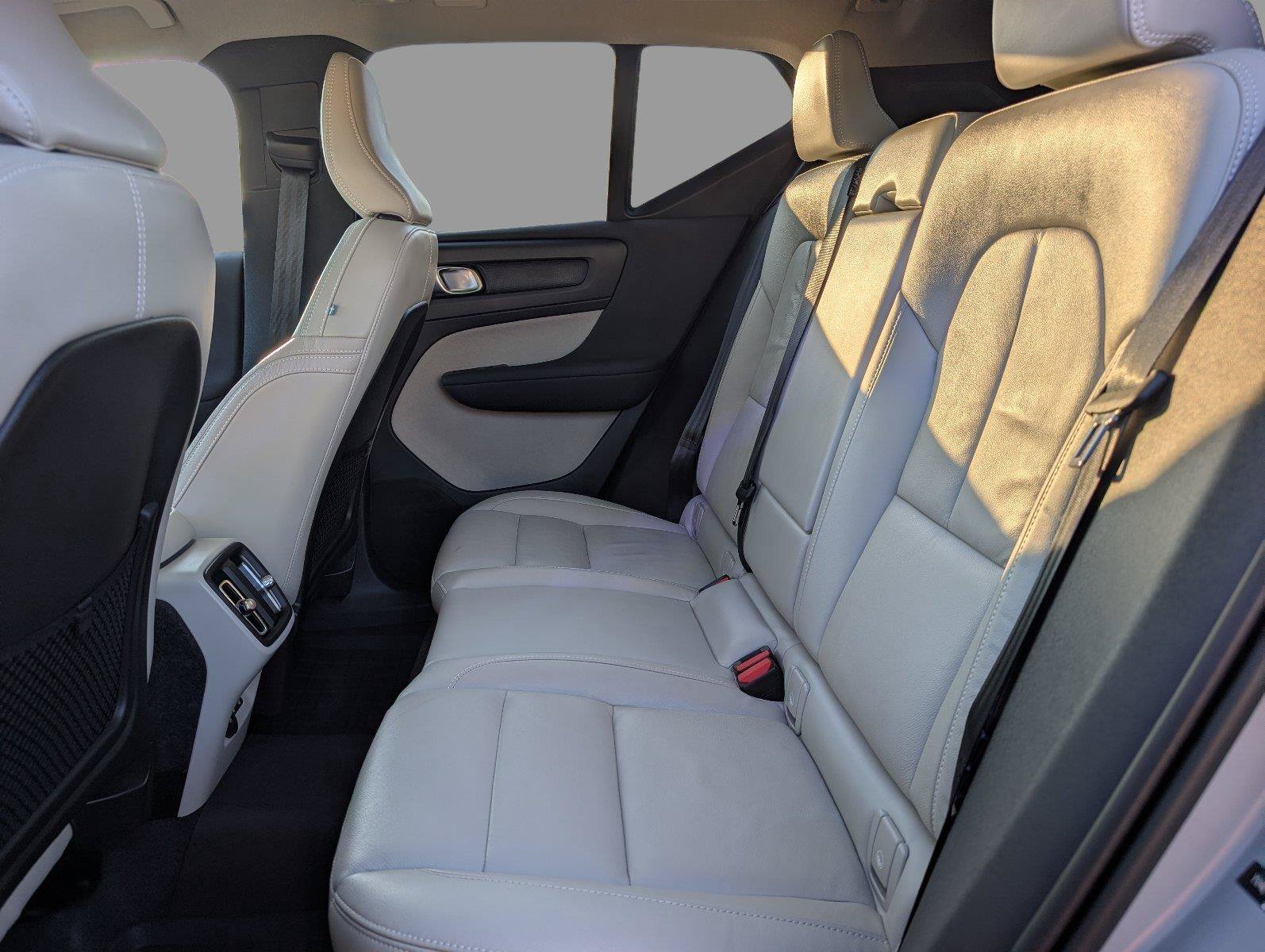 Used 2024 Volvo XC40 B5 Plus w/ Protection Package Premier AWD/4WD image 34