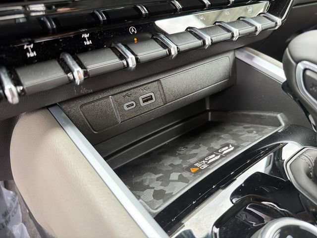New 2026 Chevrolet Colorado ZR2 w/ Technology Package AWD/4WD image 27