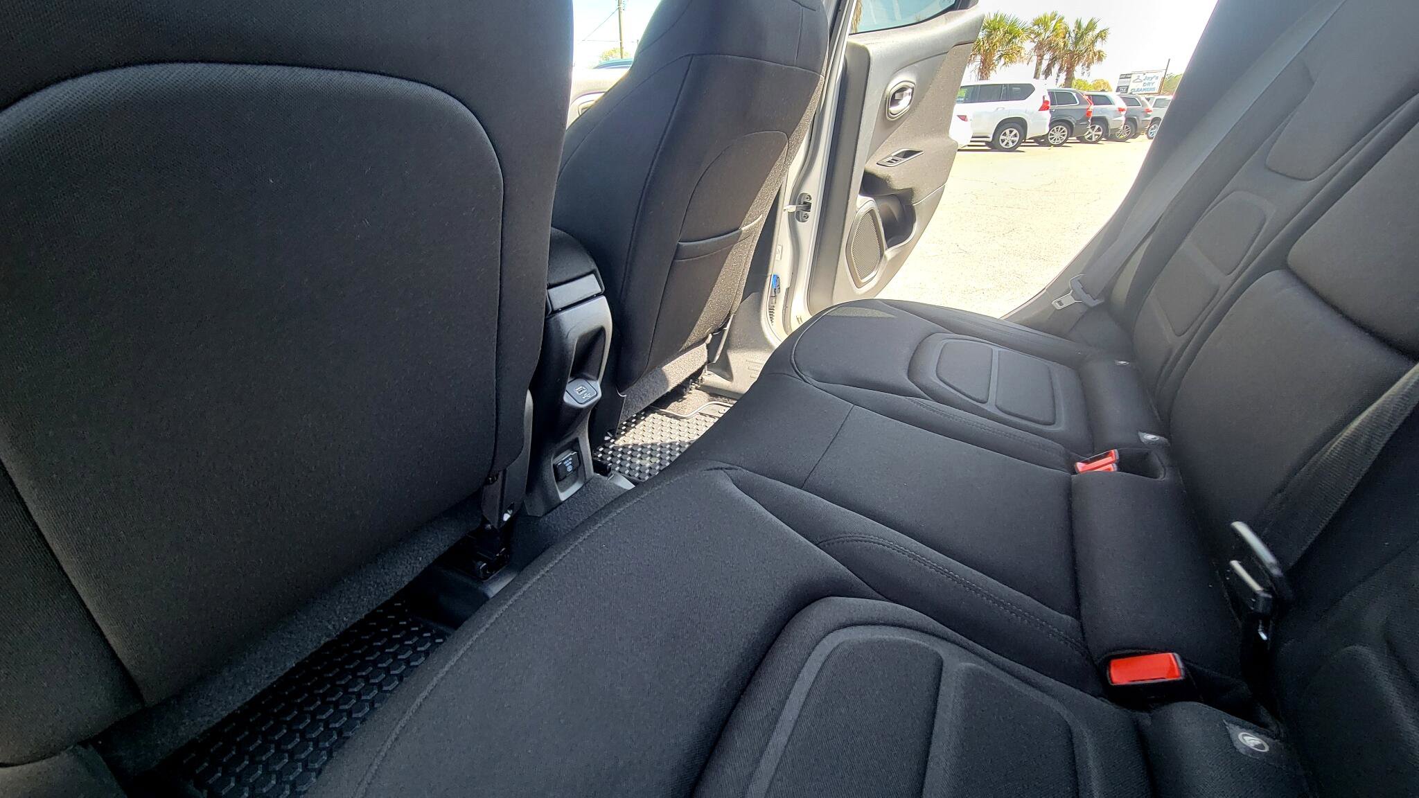 Used 2021 Jeep Renegade Latitude w/ Convenience Group image 37