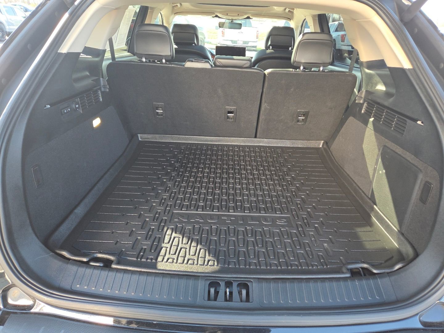 Used 2023 Lincoln Nautilus Reserve w/ Equipment Group 201A AWD/4WD image 17