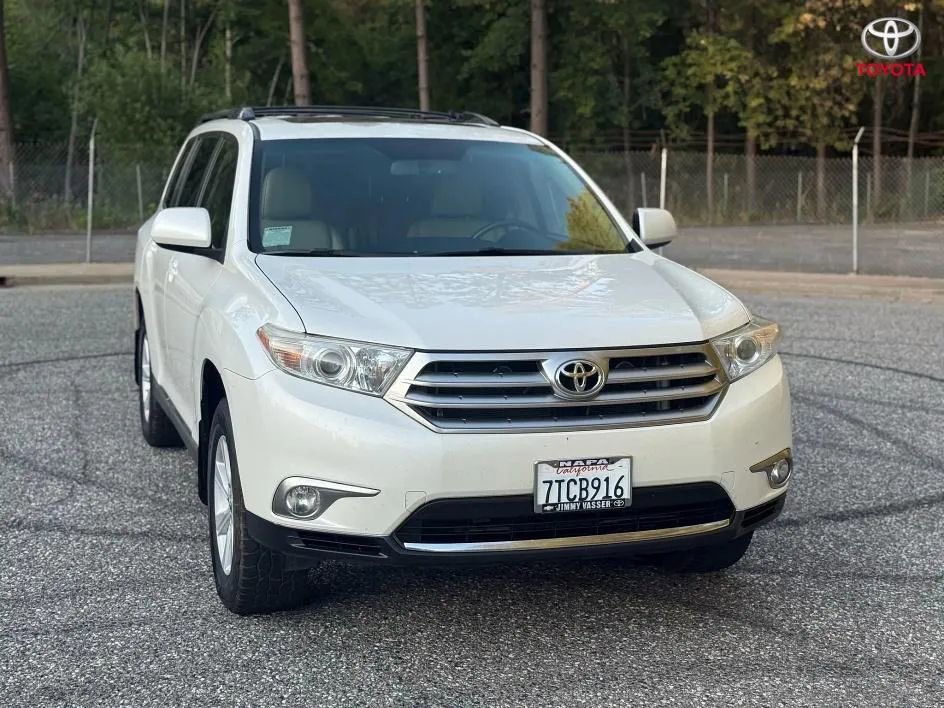 Used 2013 Toyota Highlander SE AWD/4WD image 1