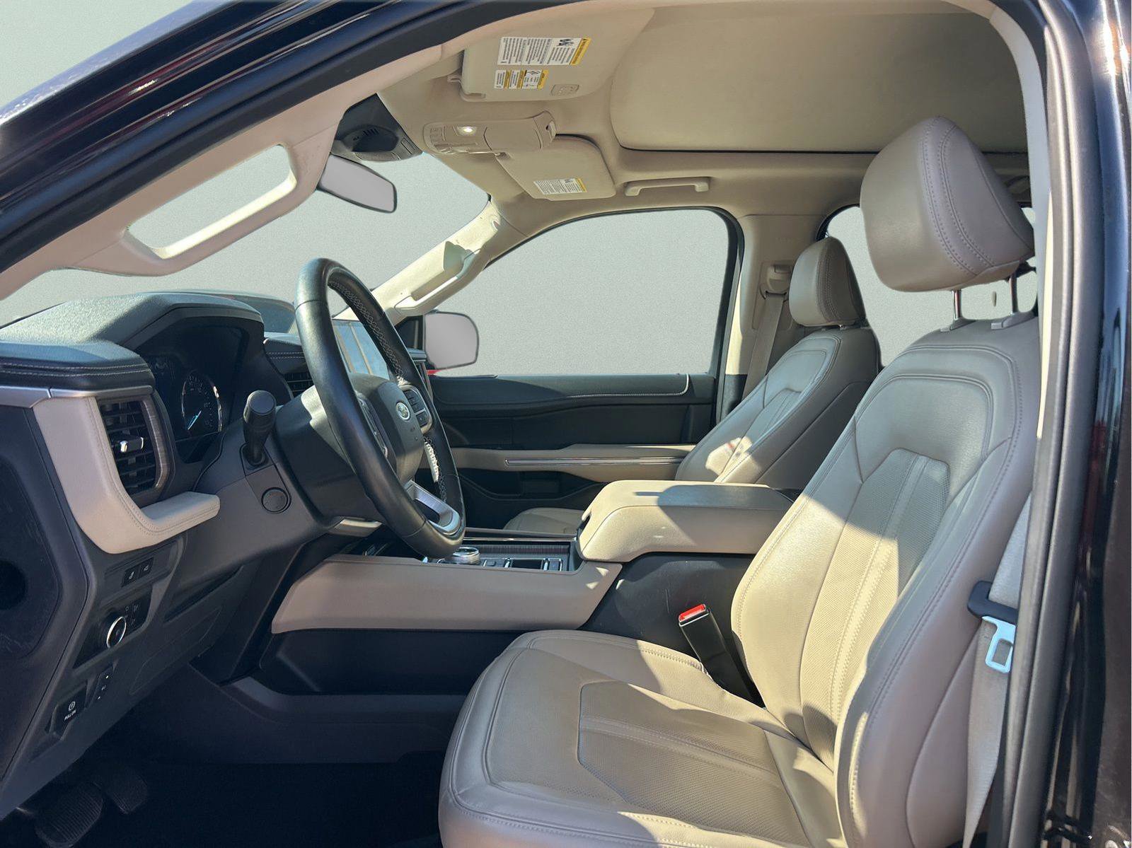 Used 2024 Ford Expedition Limited image 25