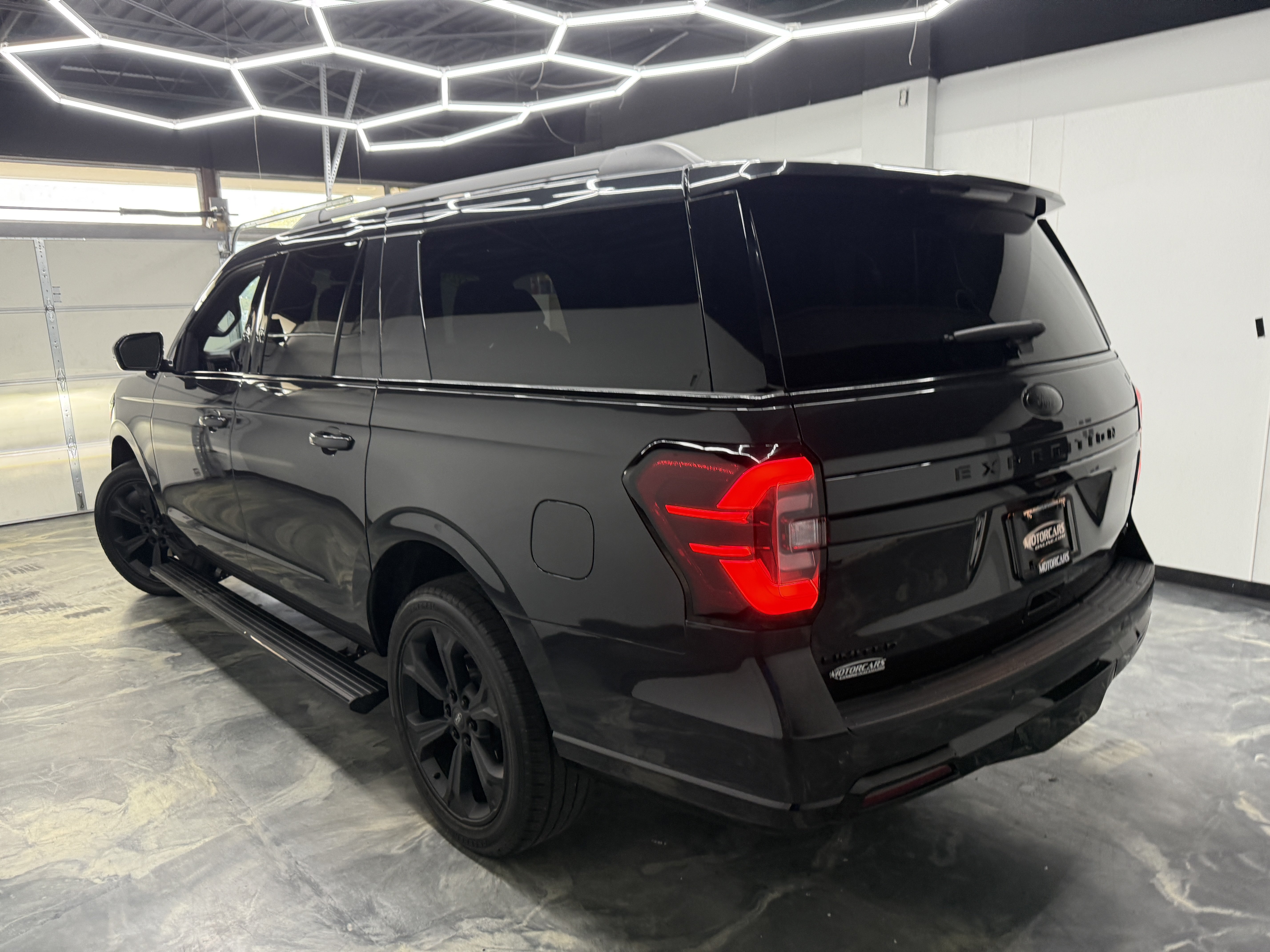 Used 2024 Ford Expedition Max Limited AWD/4WD image 3