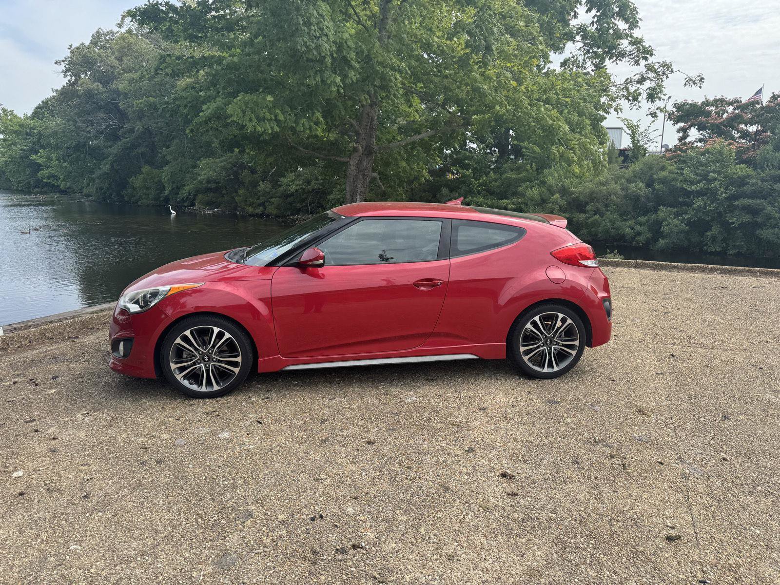 Used 2016 Hyundai Veloster Turbo FWD image 10