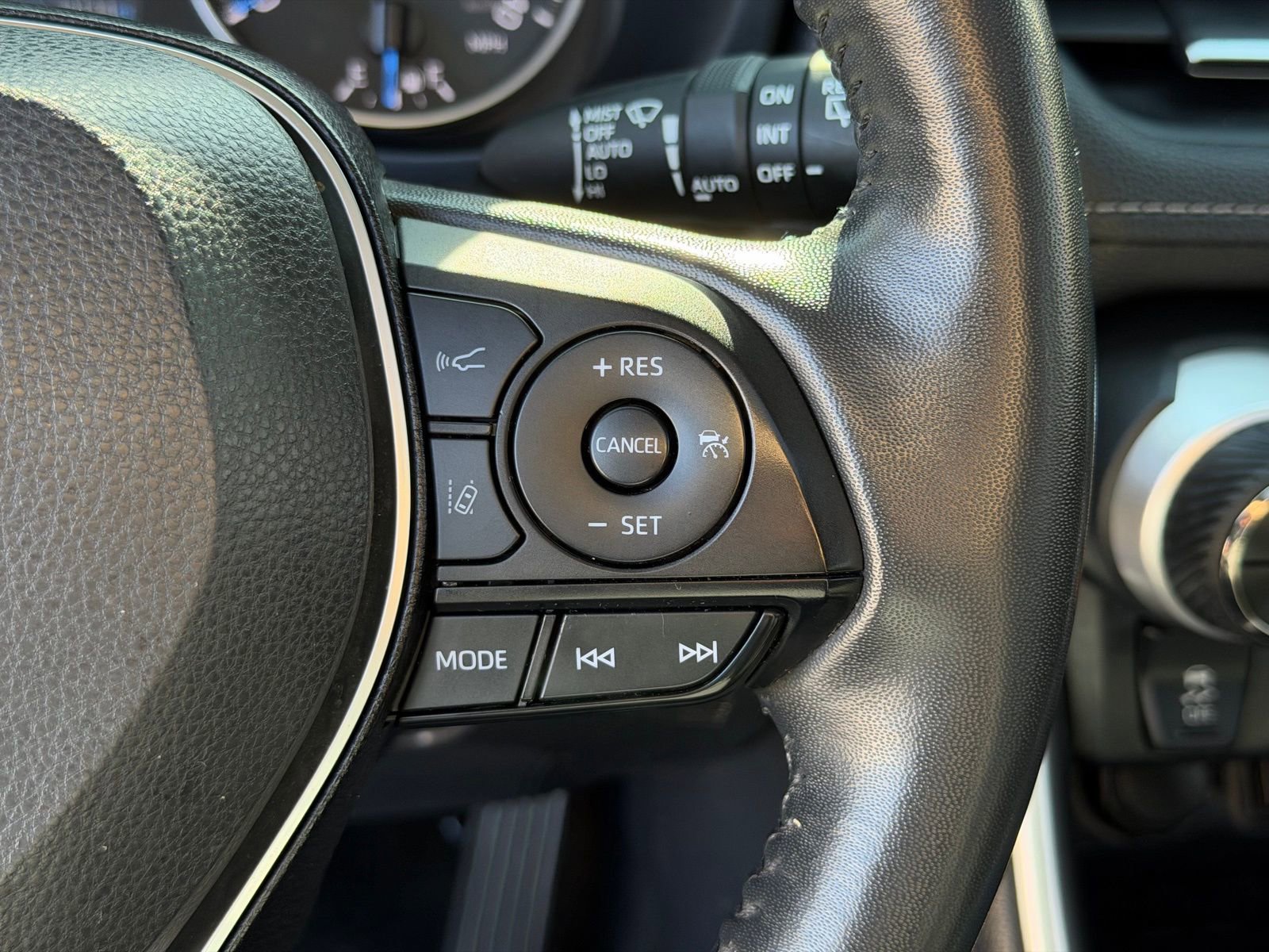 Used 2022 Toyota RAV4 XLE Premium image 21