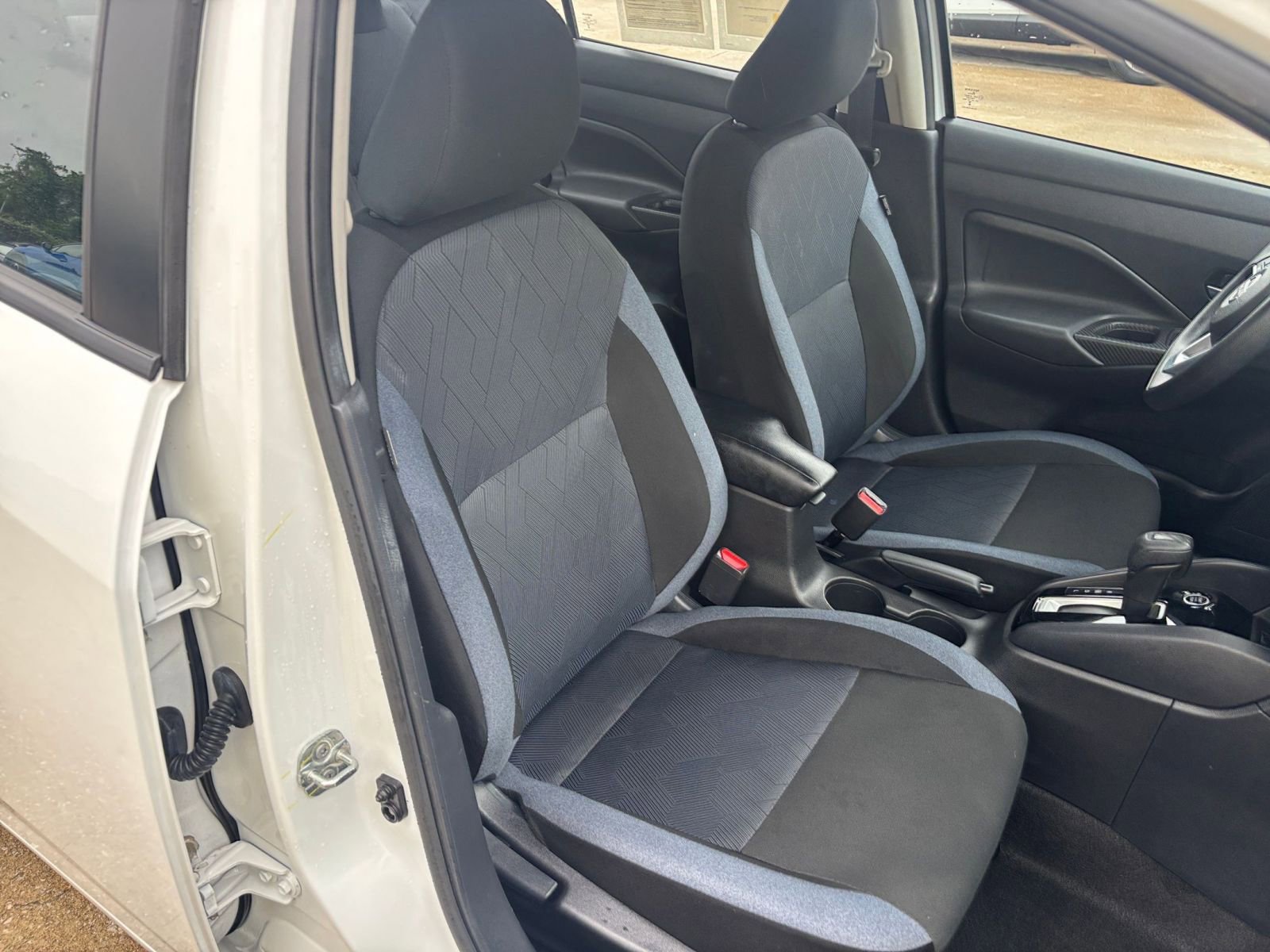 Used 2025 Nissan Versa SV image 34