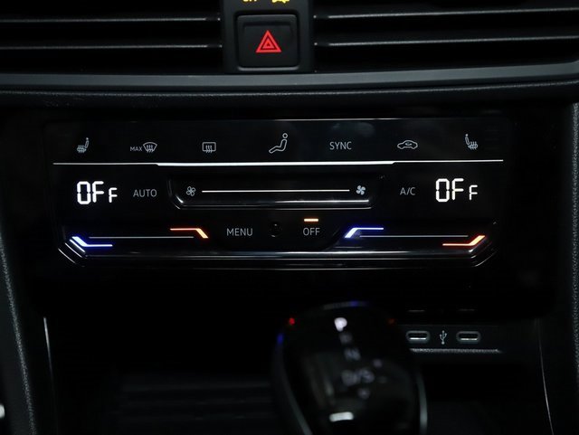 Used 2025 Volkswagen Jetta SE w/ Sunroof Package image 26