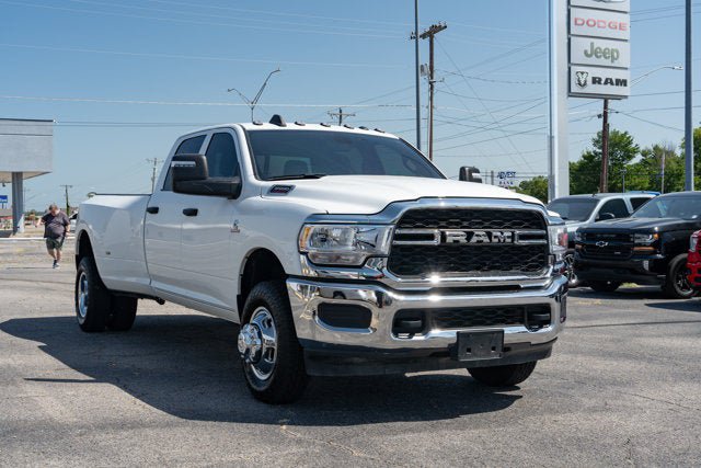 Used 2024 RAM 3500 Tradesman w/ Chrome Appearance Group AWD/4WD image 8