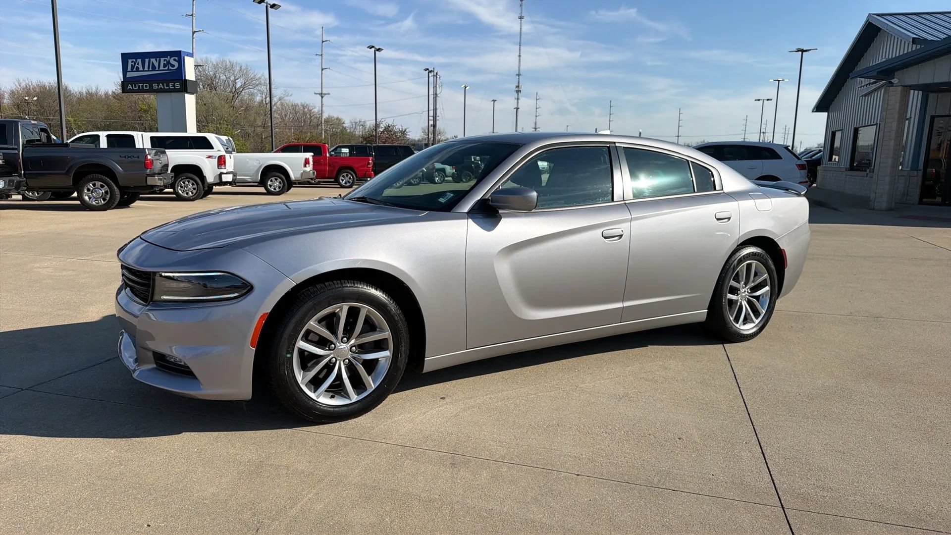 Used 2015 Dodge Charger SXT w/ Plus Group RWD image 5