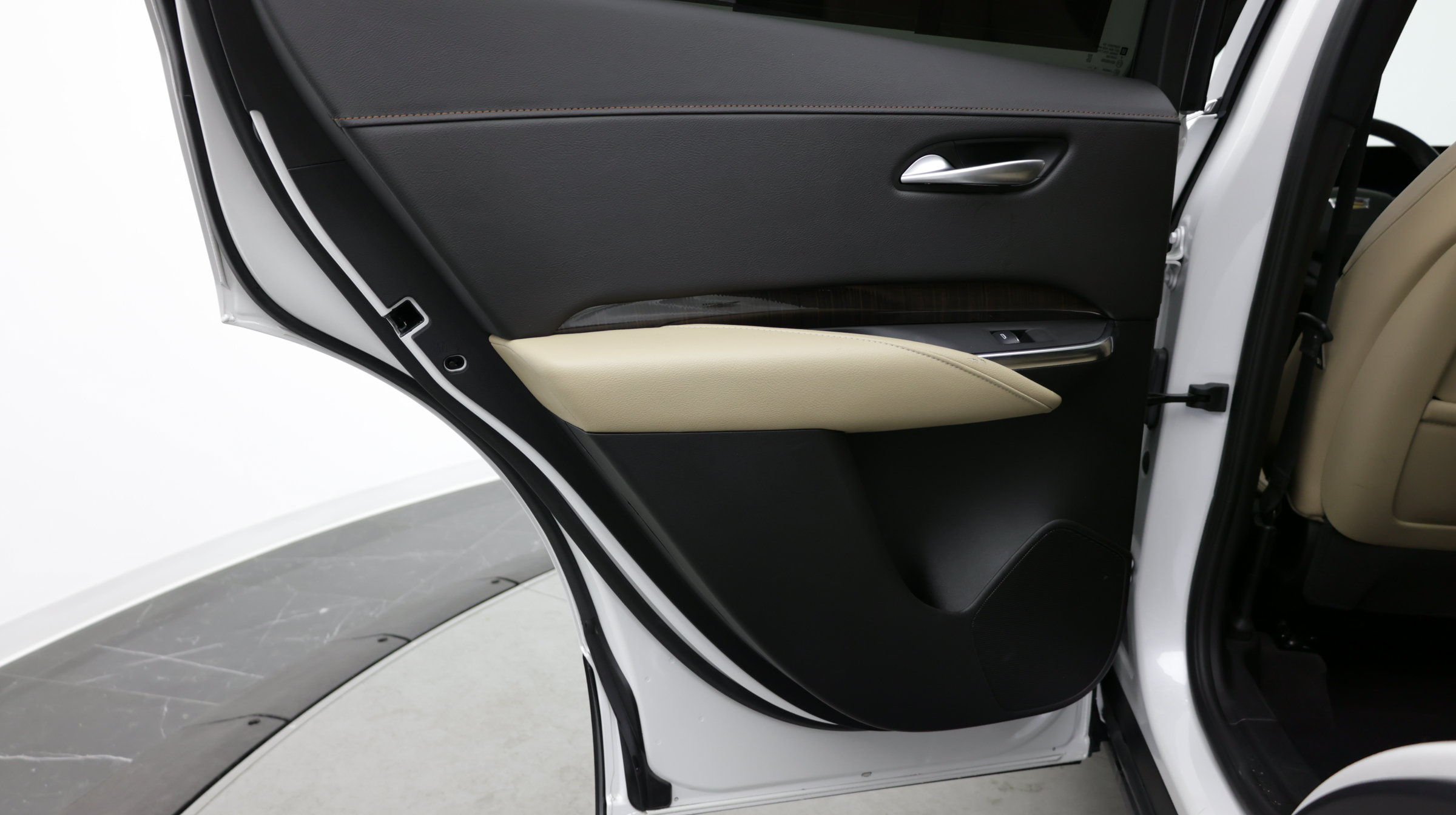 Used 2025 Cadillac XT4 Premium Luxury w/ Cold Weather Package FWD image 31