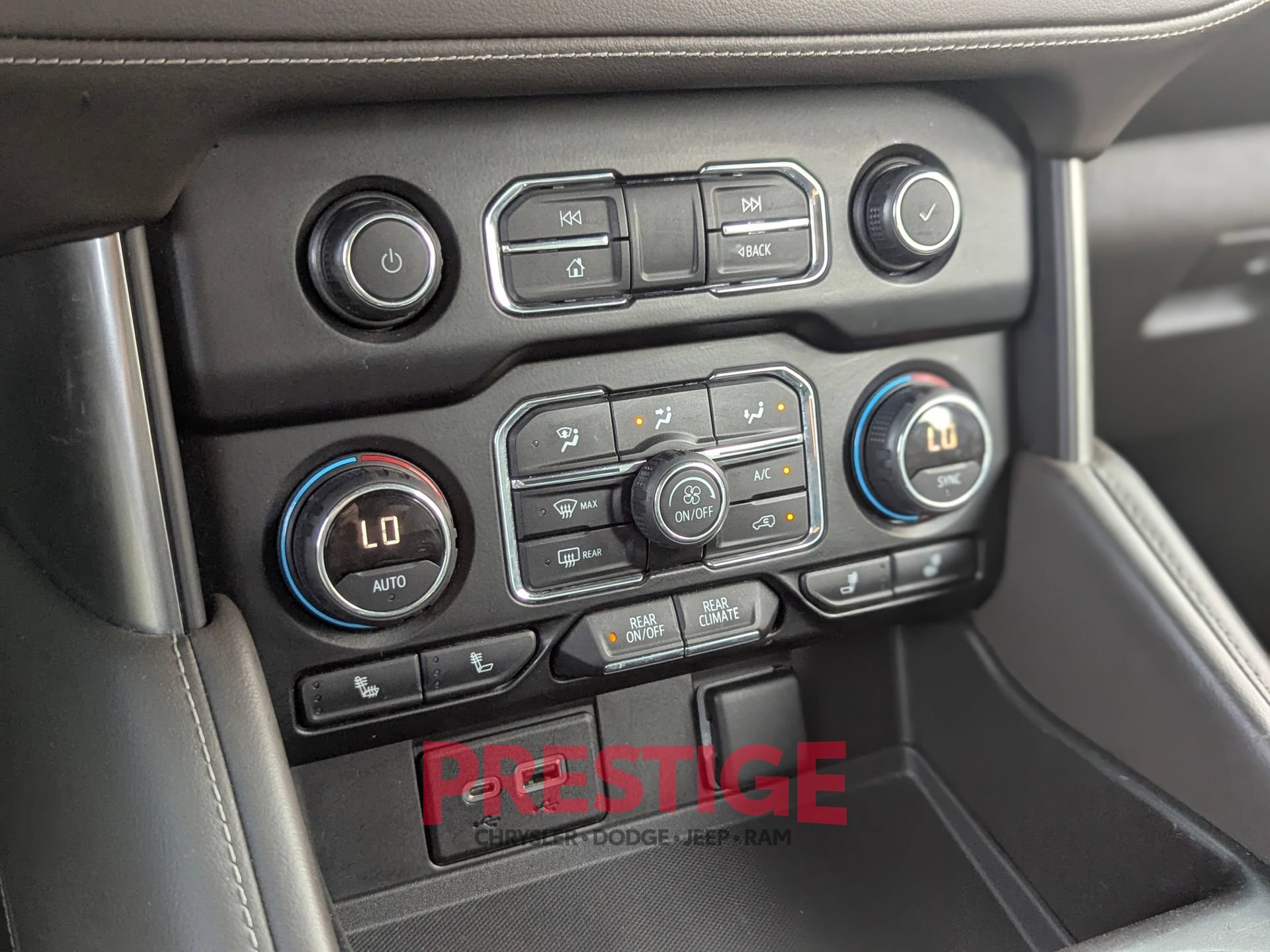 Used 2021 Chevrolet Suburban Z71 w/ Z71 Off-Road Package AWD/4WD image 28