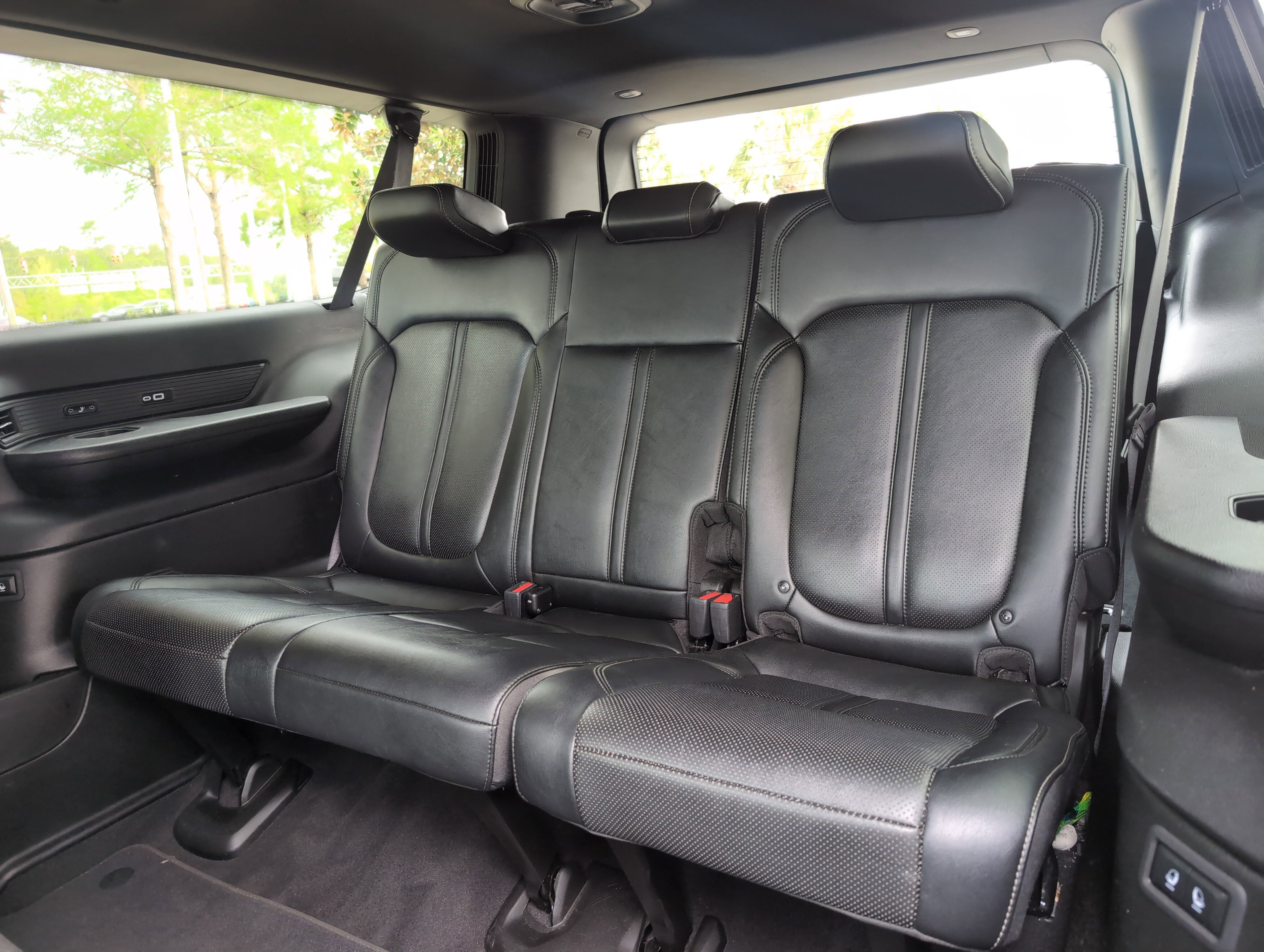 Used 2024 Jeep Wagoneer L Series II w/ Flexible Seating Group AWD/4WD image 30