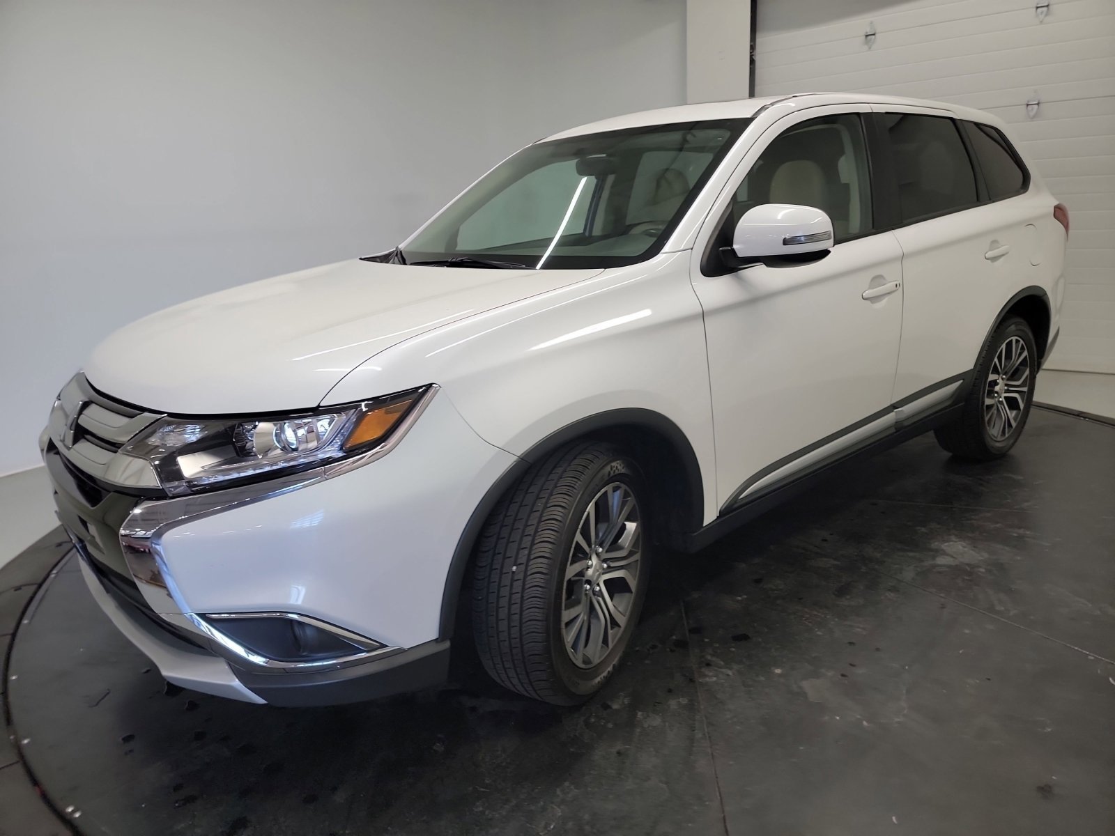 Used 2018 Mitsubishi Outlander ES AWD/4WD image 3