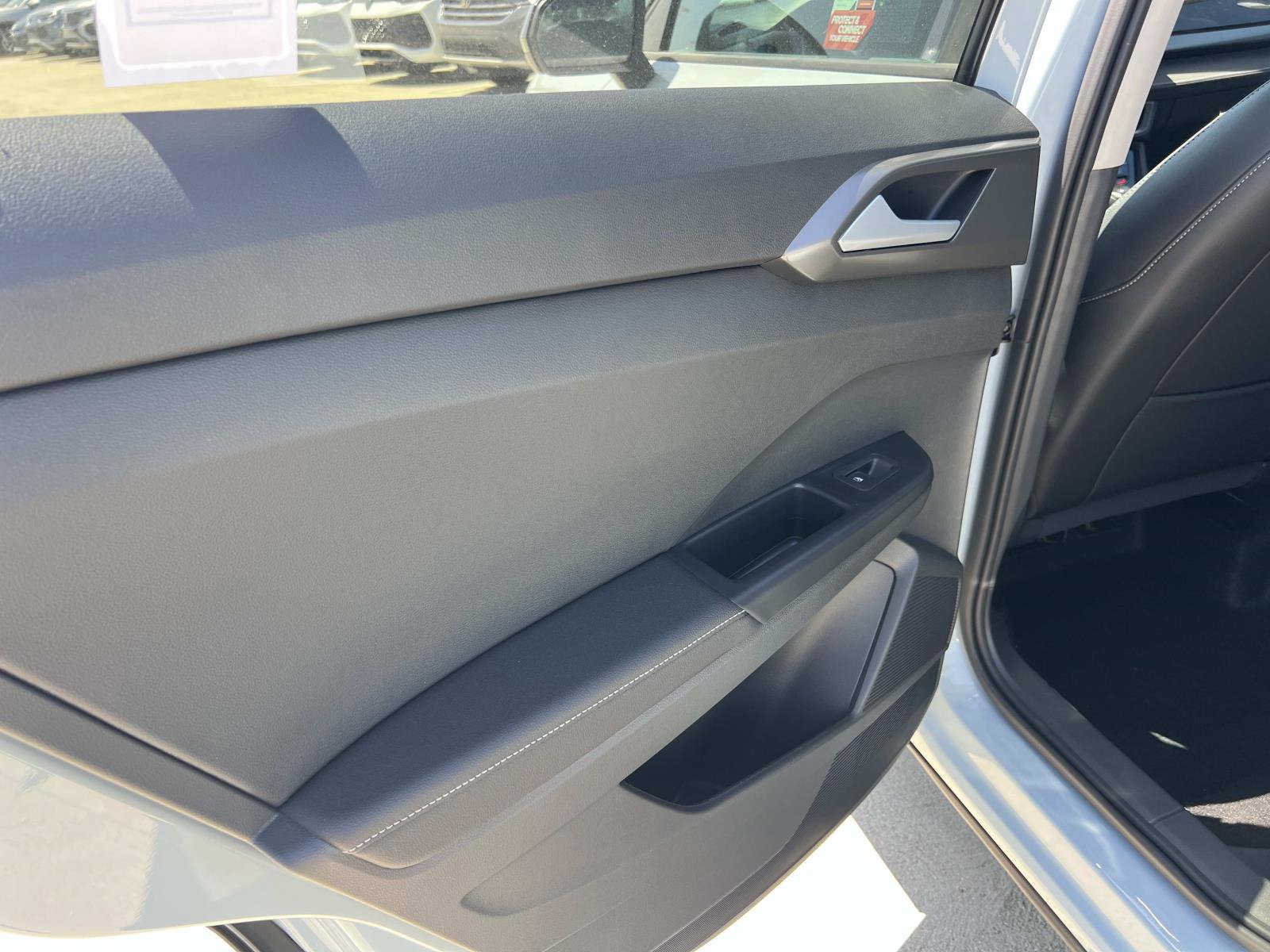 New 2026 Volkswagen Taos SE FWD image 21