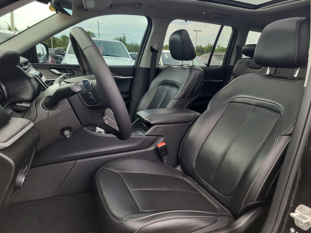 Used 2023 Jeep Grand Cherokee Limited w/ Luxury Tech Group II AWD/4WD image 22