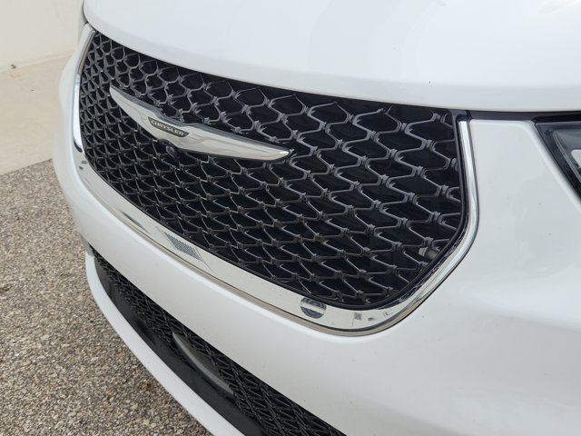 Used 2024 Chrysler Pacifica Touring-L FWD image 10