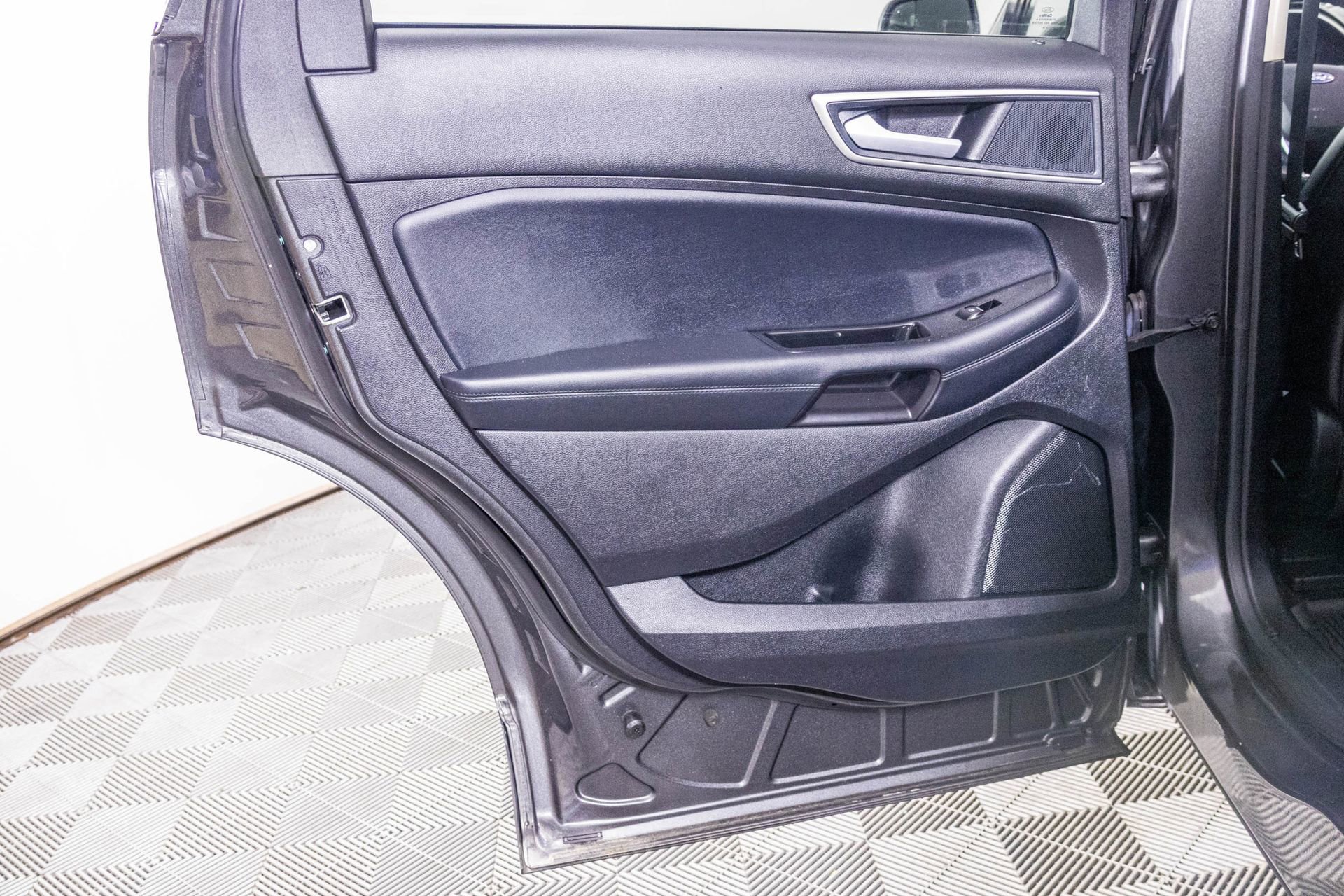 Used 2018 Ford Edge SEL w/ Equipment Group 201A image 27