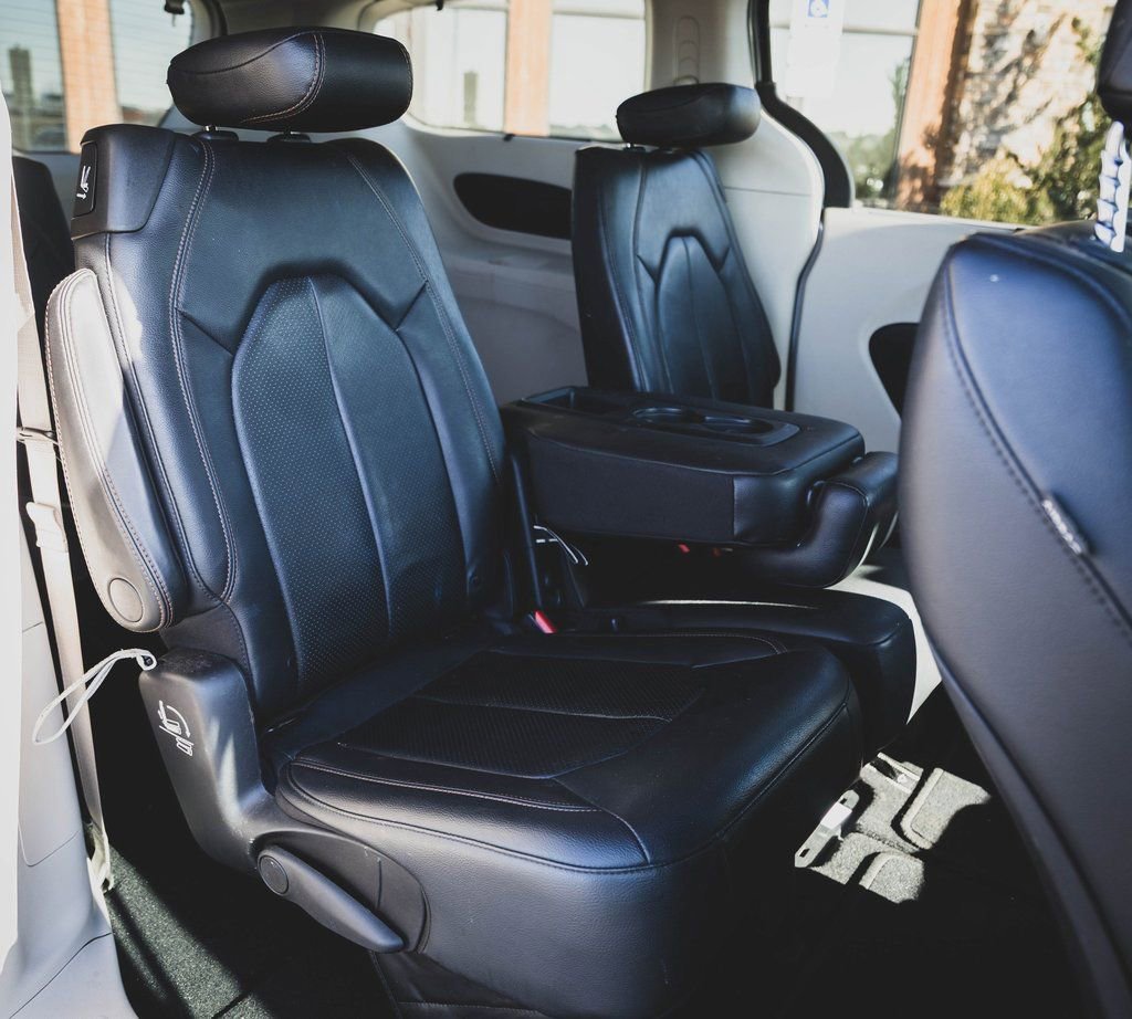 Used 2019 Chrysler Pacifica Touring-L image 27