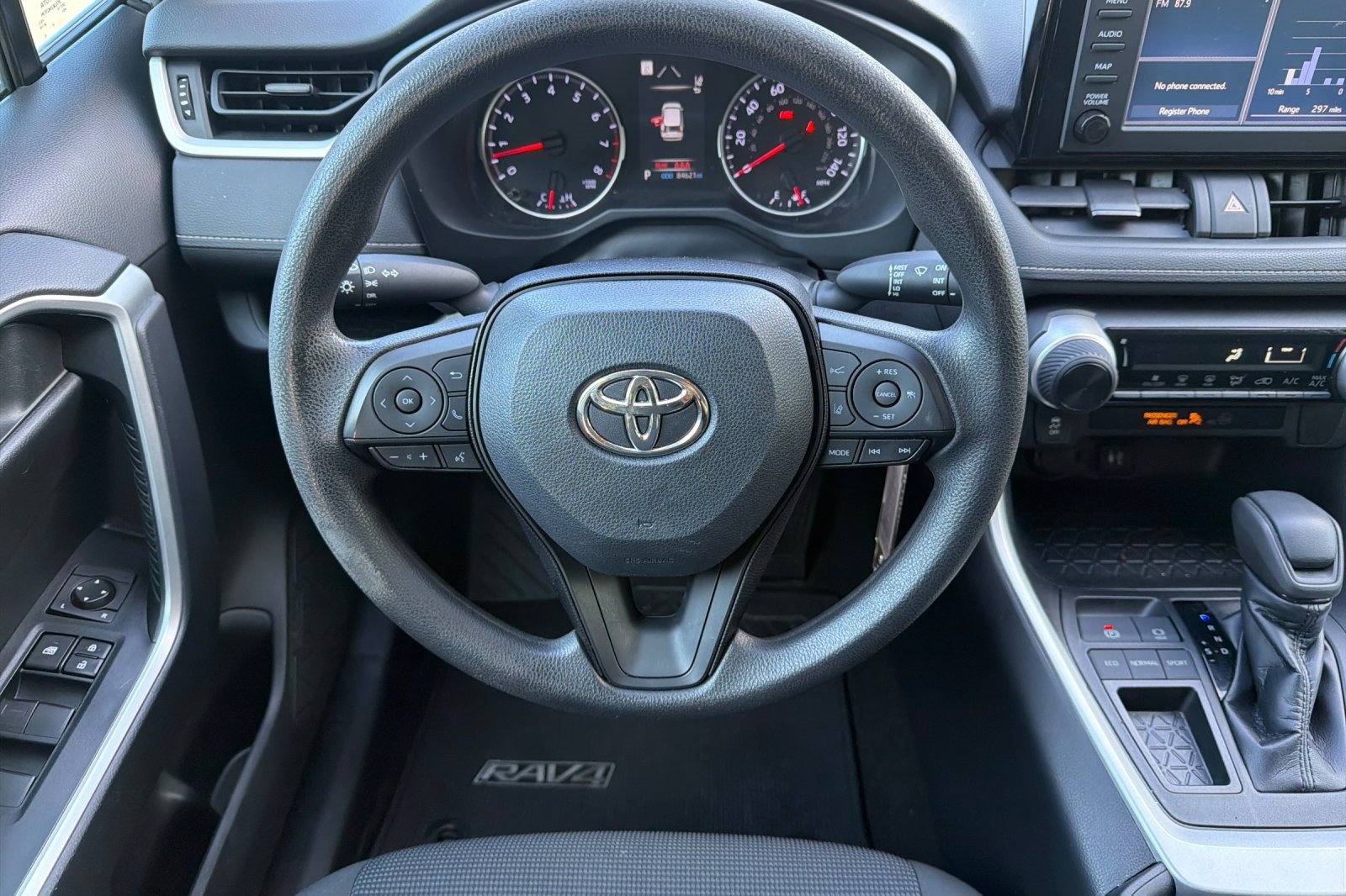 Used 2019 Toyota RAV4 LE w/ Carpet Mat Package FWD image 18