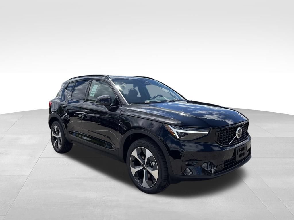 New 2026 Volvo XC40 B5 Plus w/ Climate Package AWD/4WD image 7